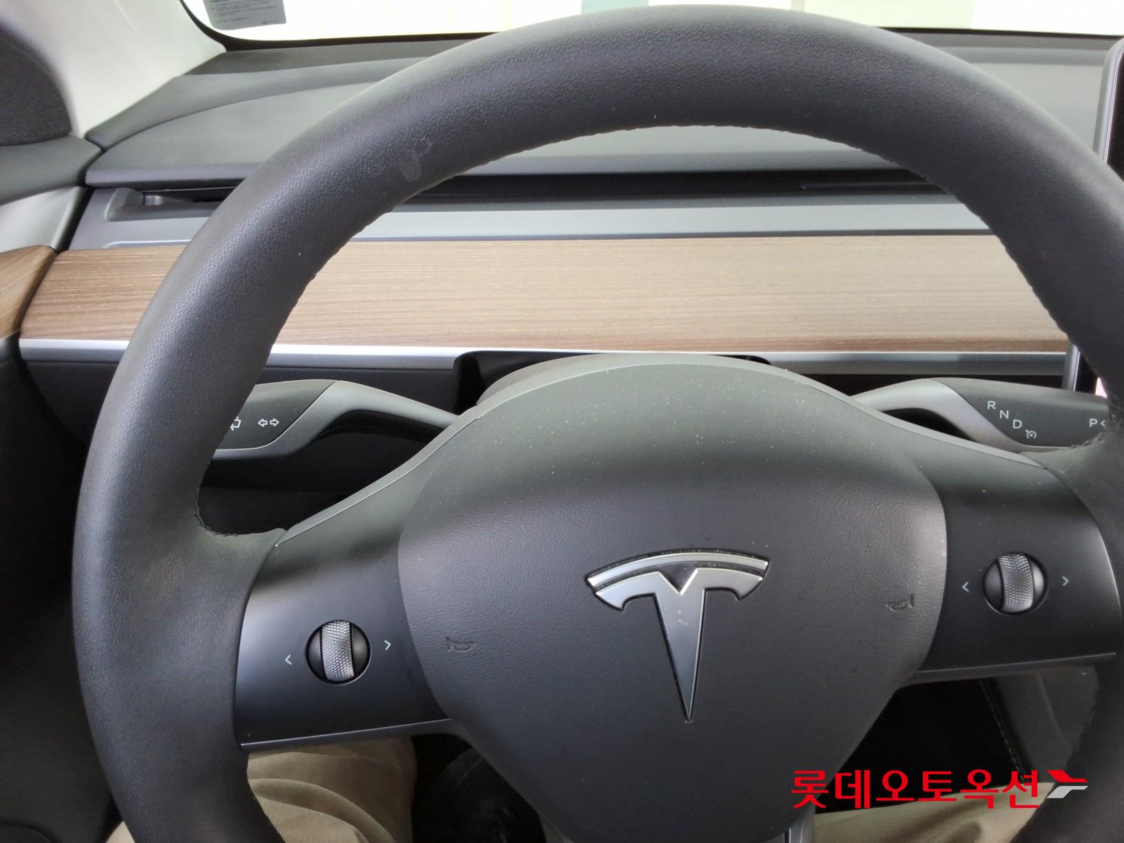 2022 - Tesla MODEL 3