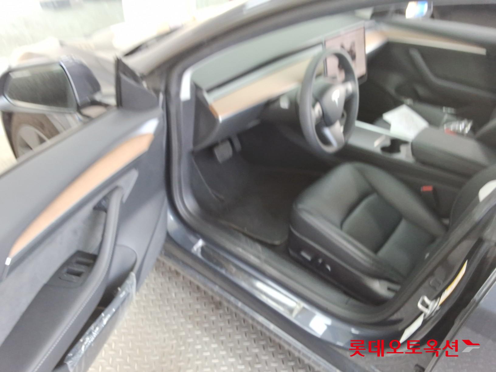 2022 - Tesla MODEL 3