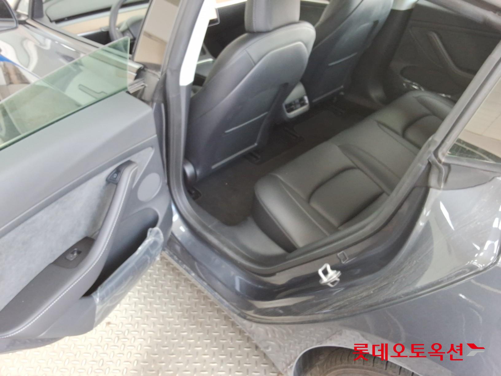 2022 - Tesla MODEL 3