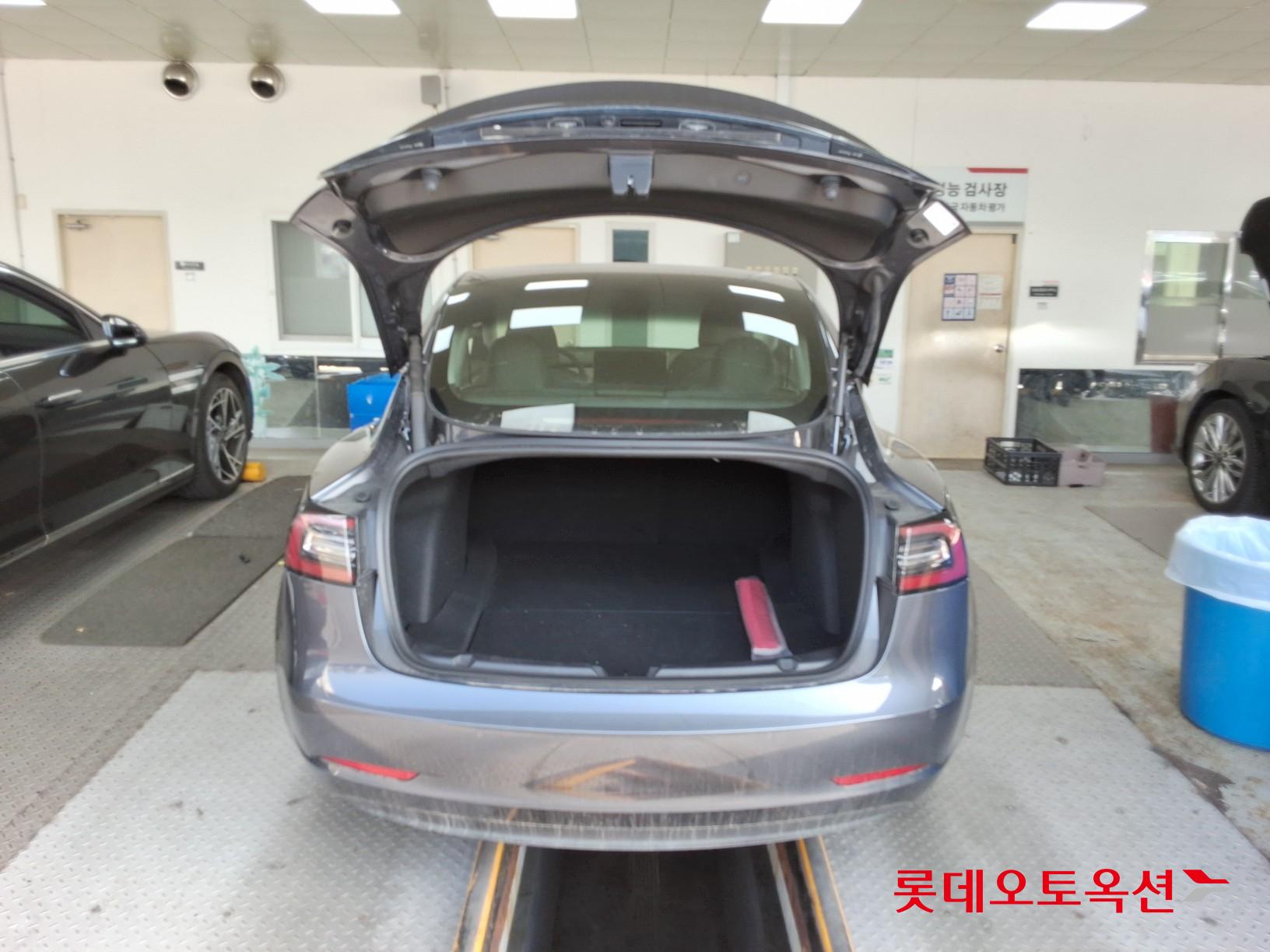 2022 - Tesla MODEL 3