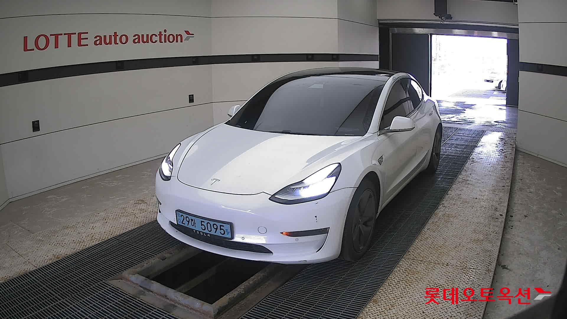 Tesla Model 3 Standard Range Plus RWD 2020 Pearl White Multi-coat из Кореи