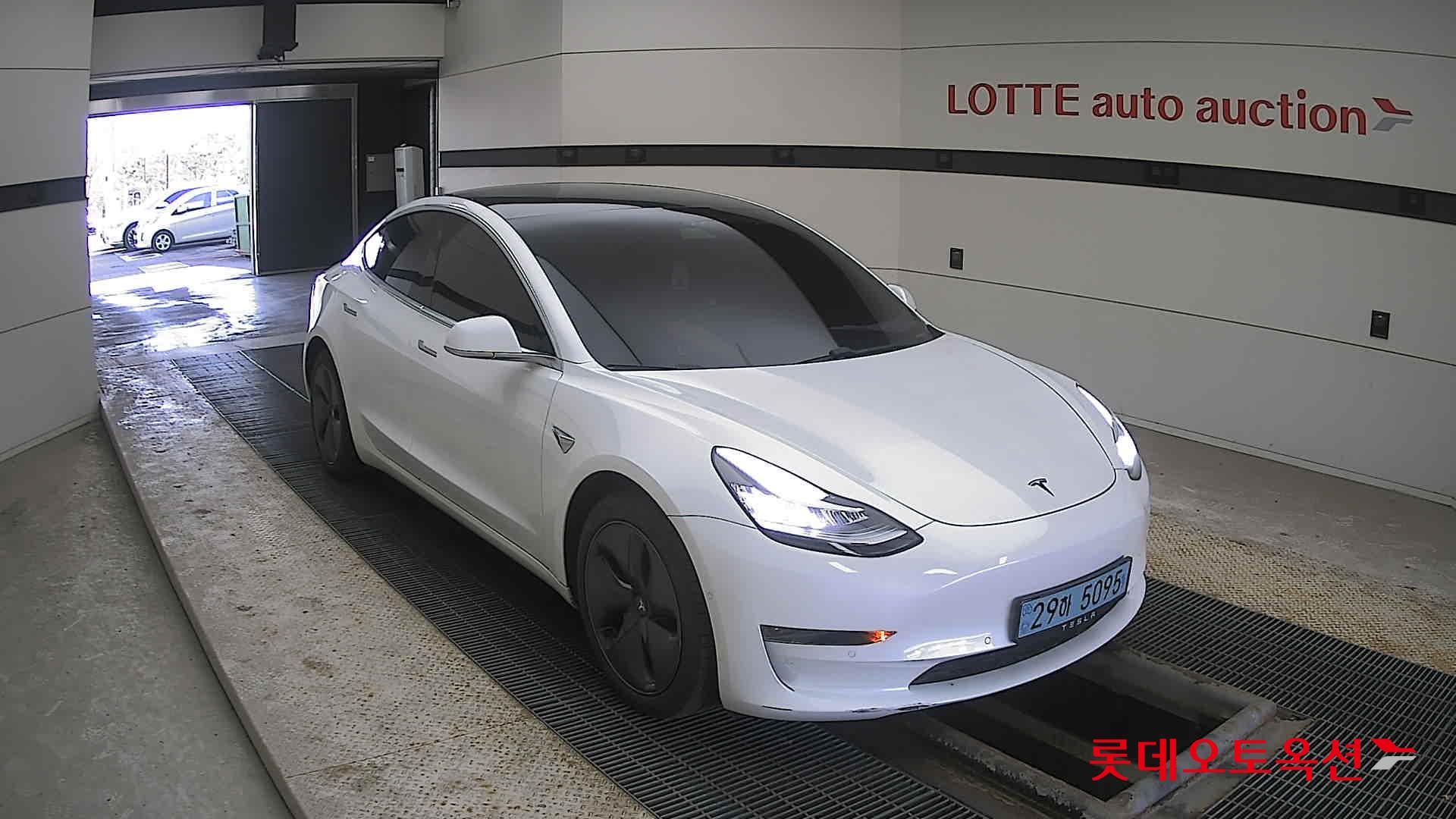 Tesla Model 3 Standard Range Plus RWD 2020 Pearl White Multi-coat из Кореи, фото 2