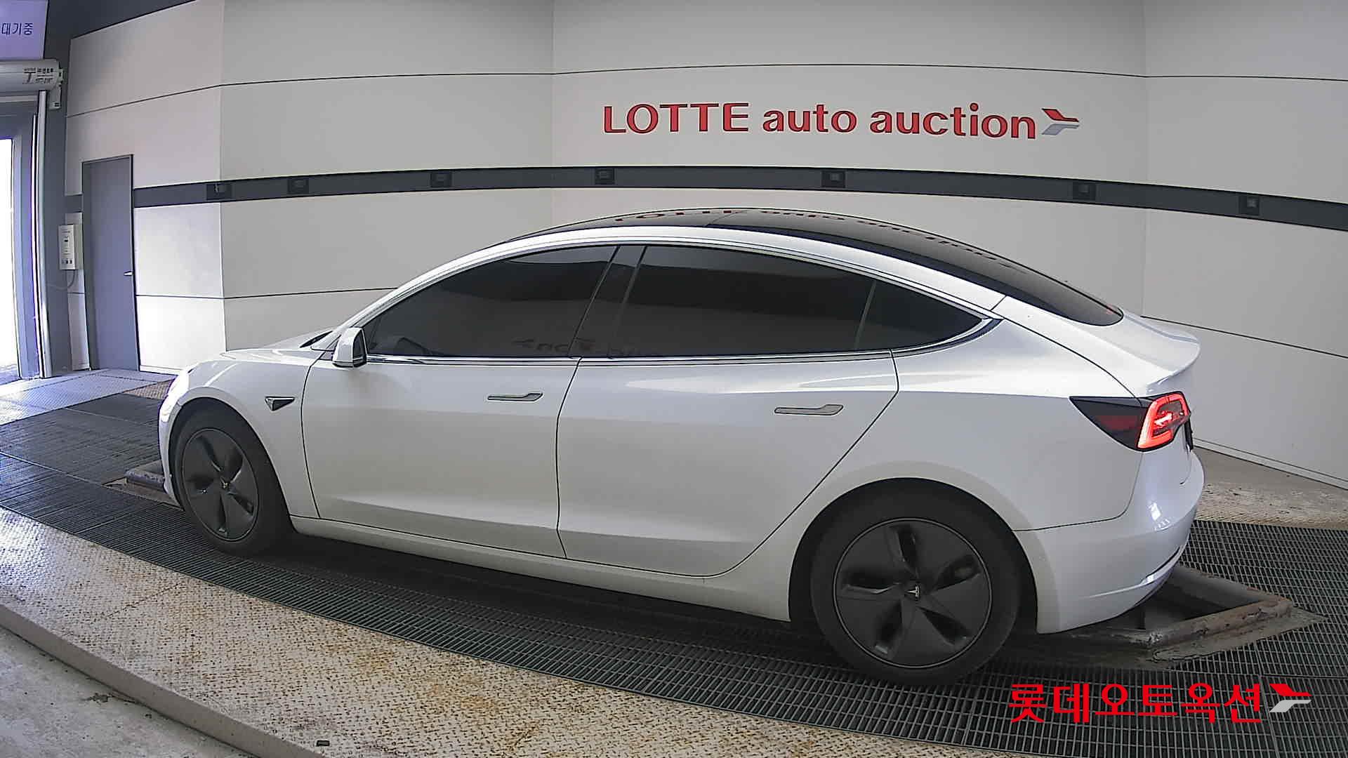 Tesla Model 3 Standard Range Plus RWD id 3816434 из Кореи 11
