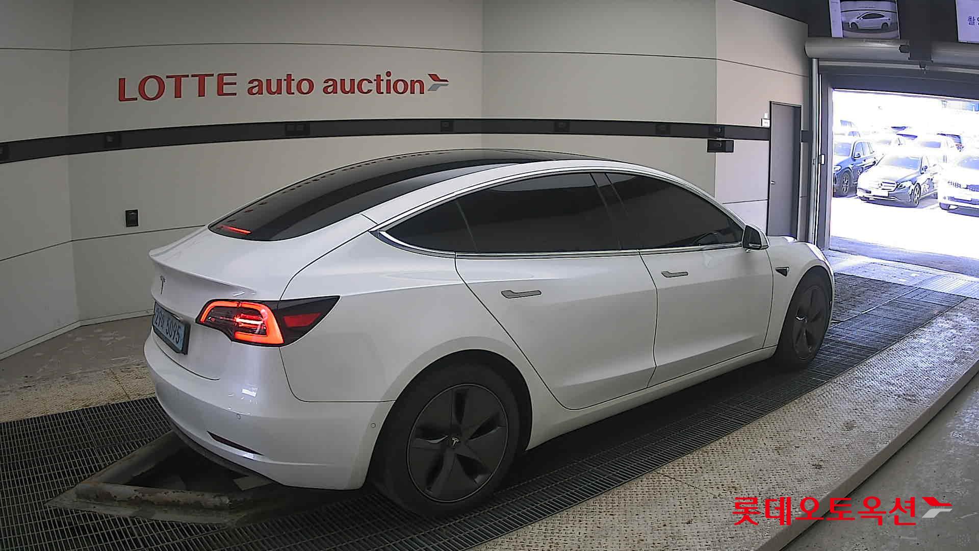 Tesla Model 3 Standard Range Plus RWD id 3816434 из Кореи 19