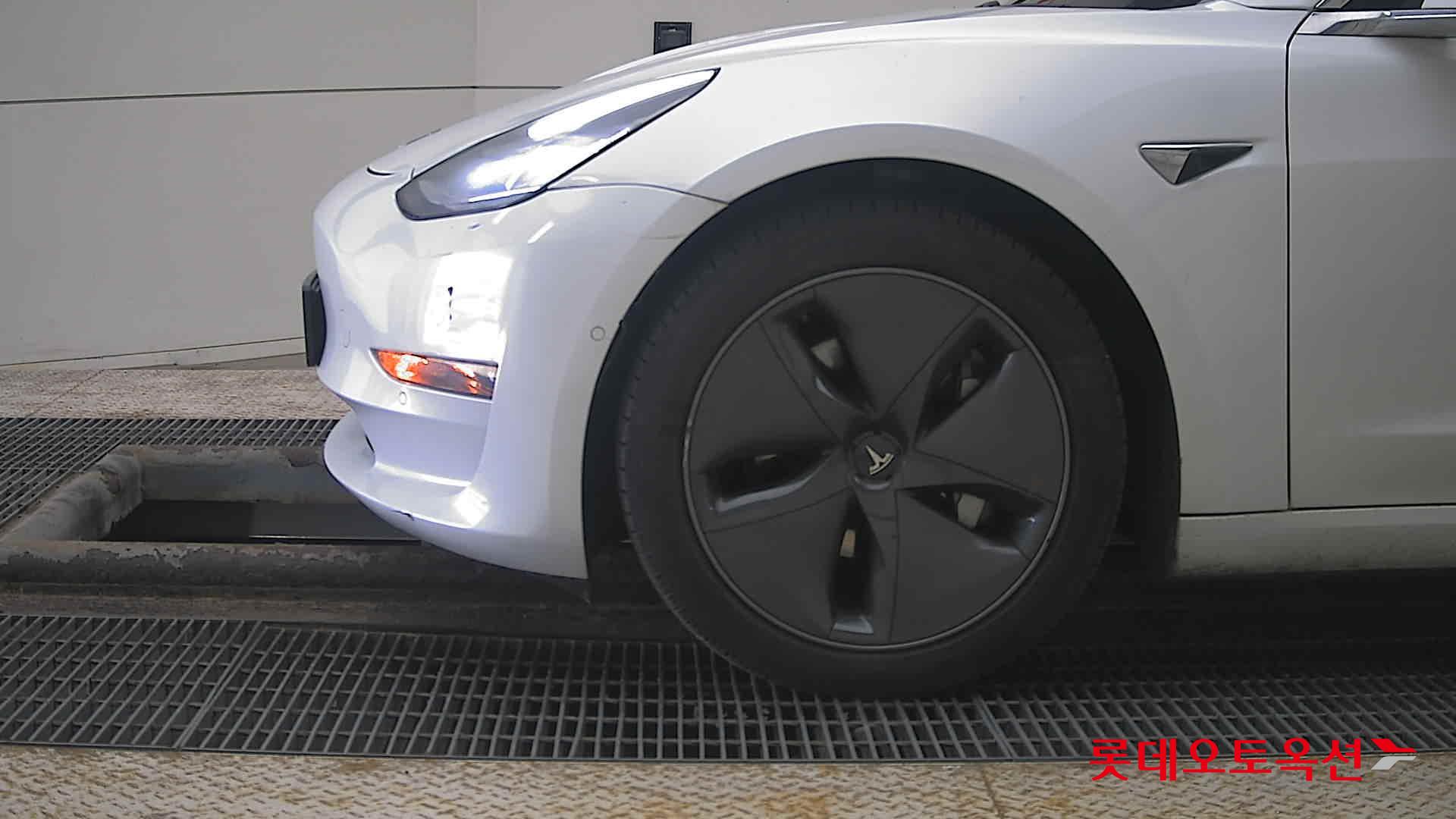 Tesla Model 3 Standard Range Plus RWD id 3816434 из Кореи 21