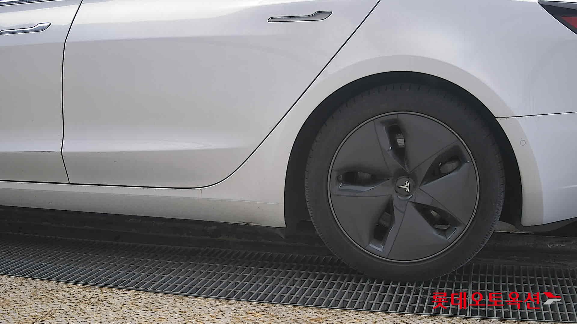 Tesla Model 3 Standard Range Plus RWD id 3816434 из Кореи 22