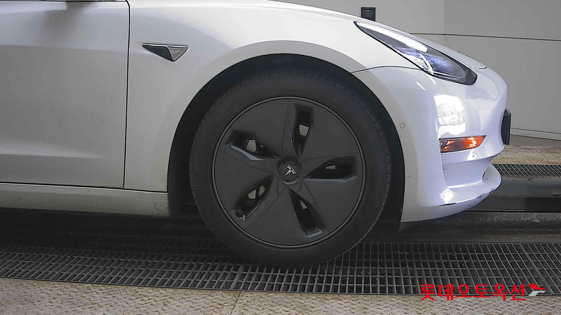 Tesla Model 3 Standard Range Plus RWD id 3816434 из Кореи 23