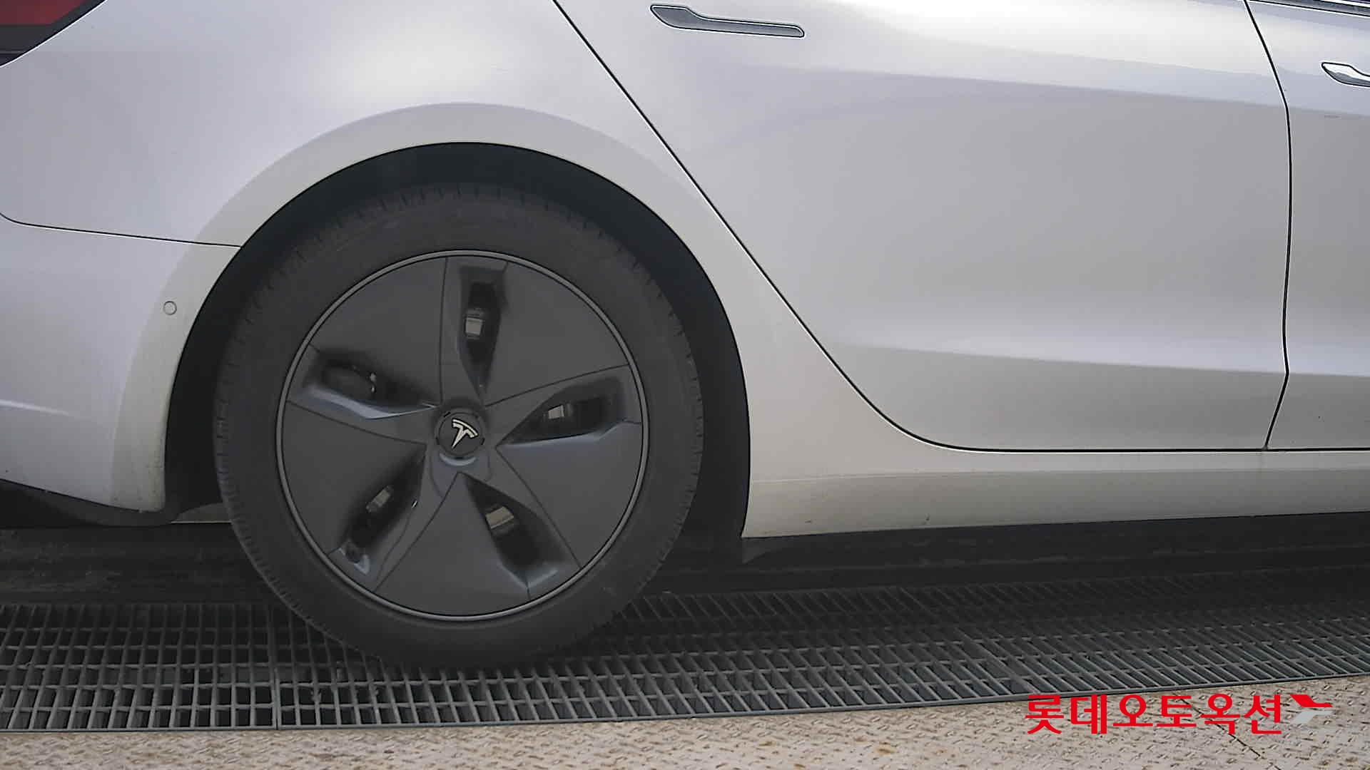 Tesla Model 3 Standard Range Plus RWD id 3816434 из Кореи 24