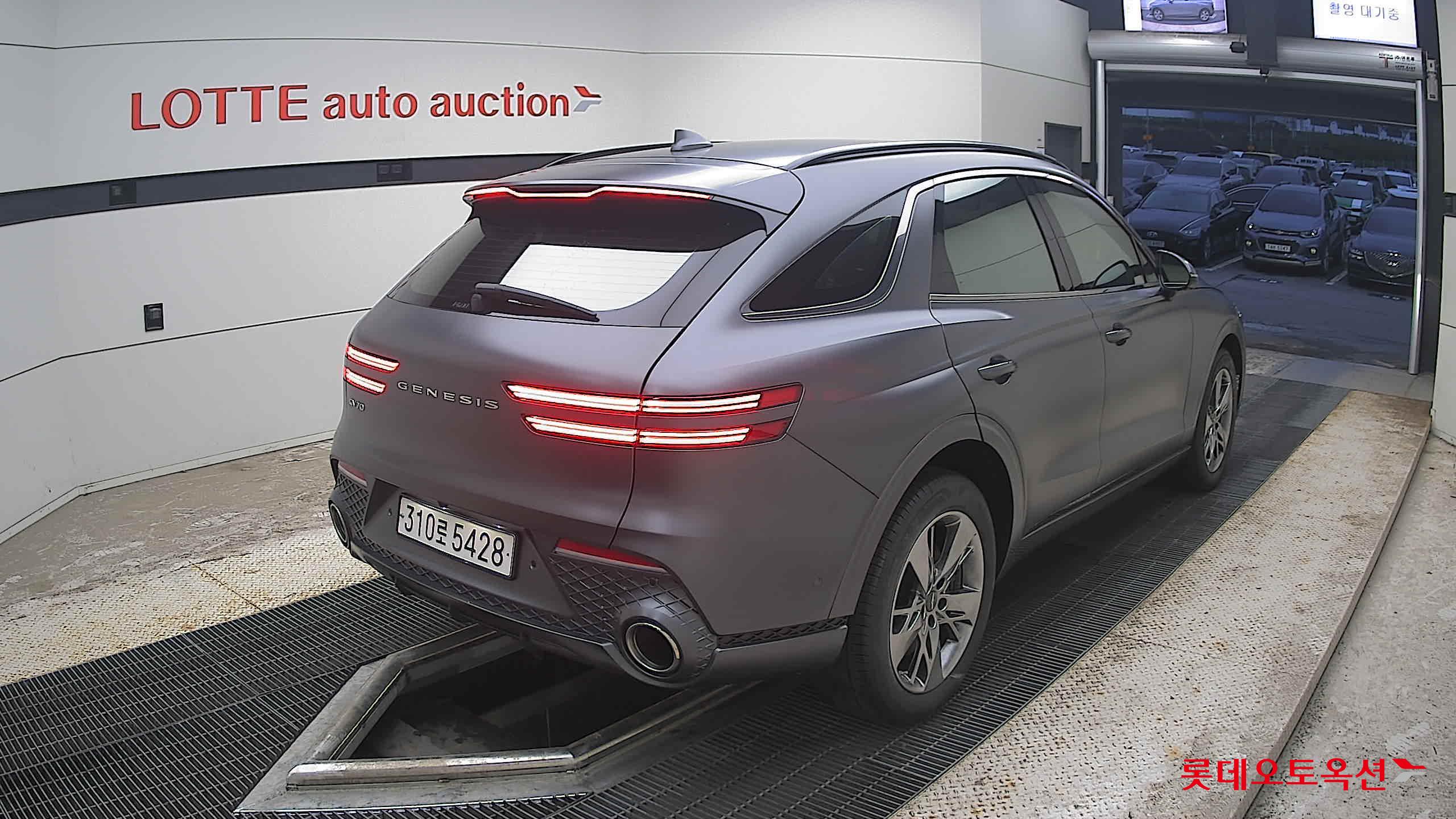 2022 - genesis gv70