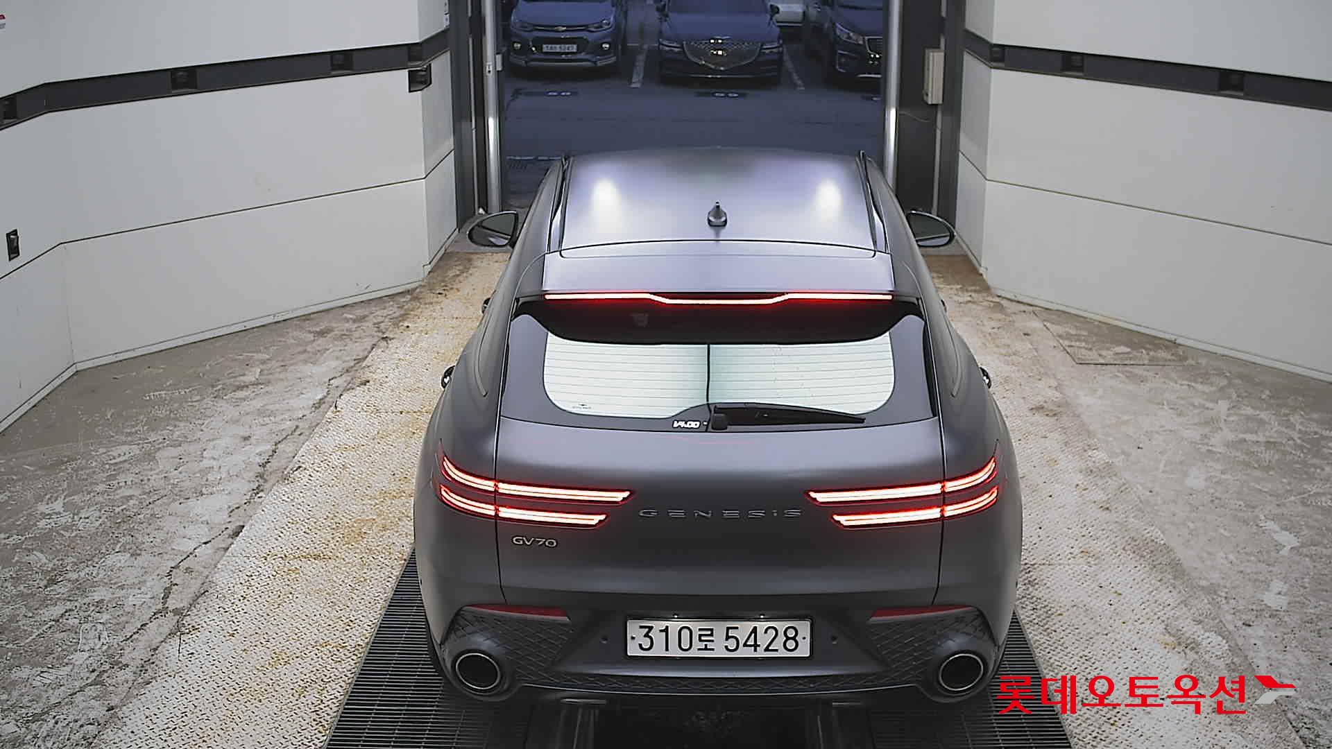 2022 - genesis gv70