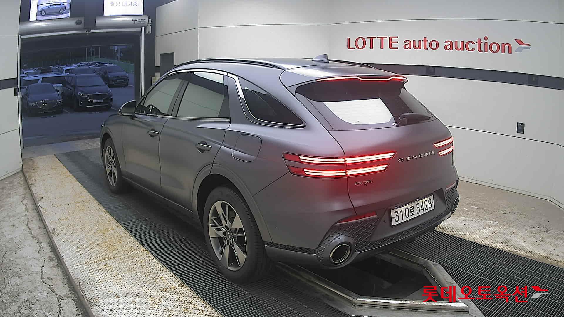2022 - genesis gv70