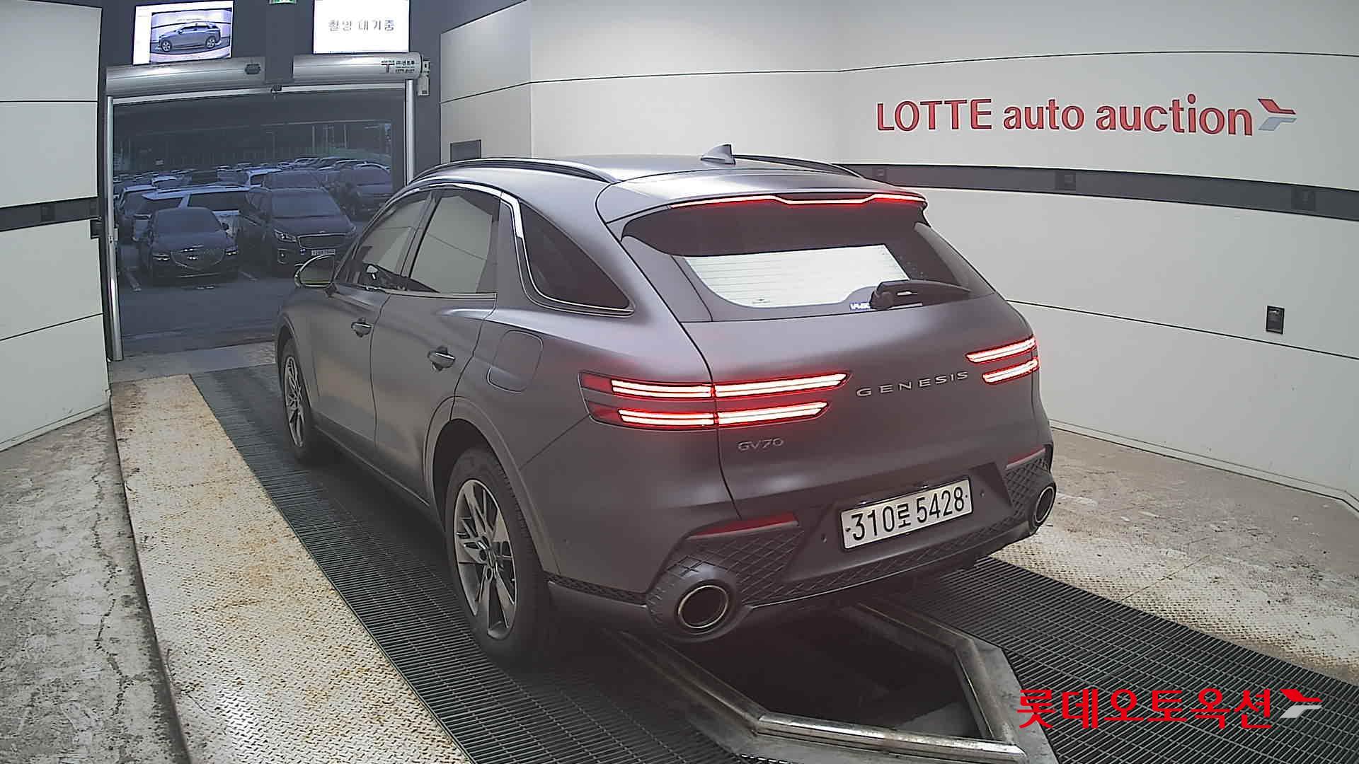2022 - genesis gv70