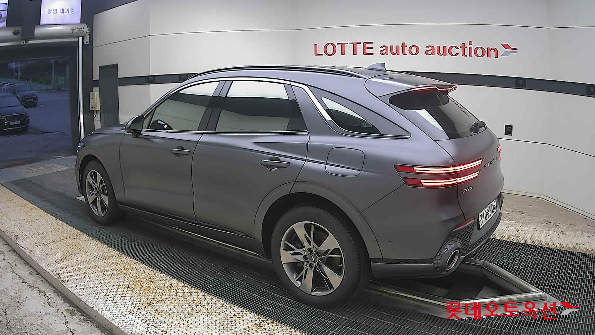 2022 - genesis gv70