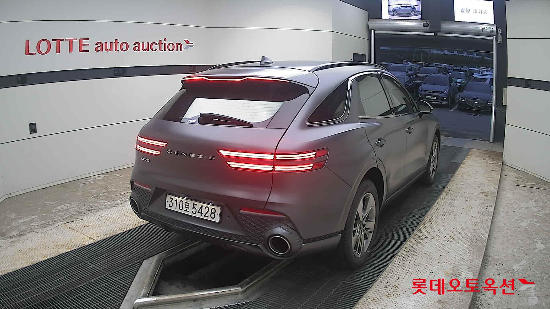 2022 - genesis gv70