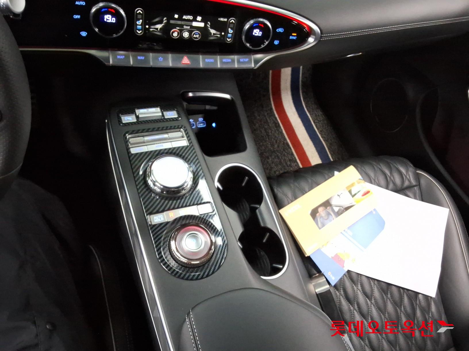 2022 - genesis gv70