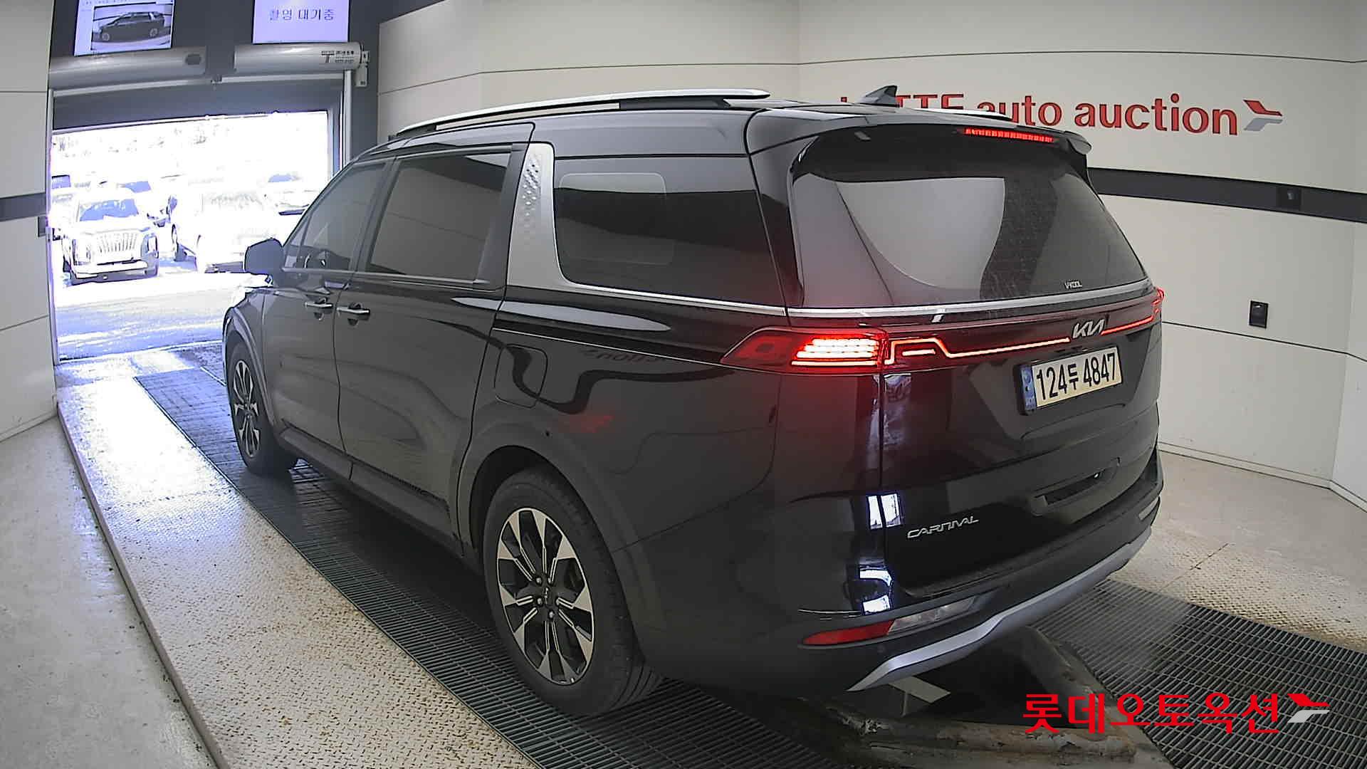 Kia Carnival 2023 Черный из Кореи, фото 6