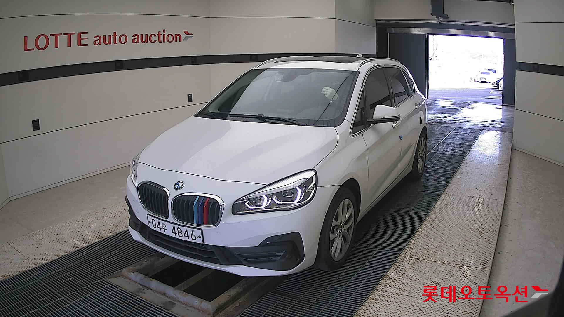 BMW  Active Tourer JOY 2019 Белый из Кореи