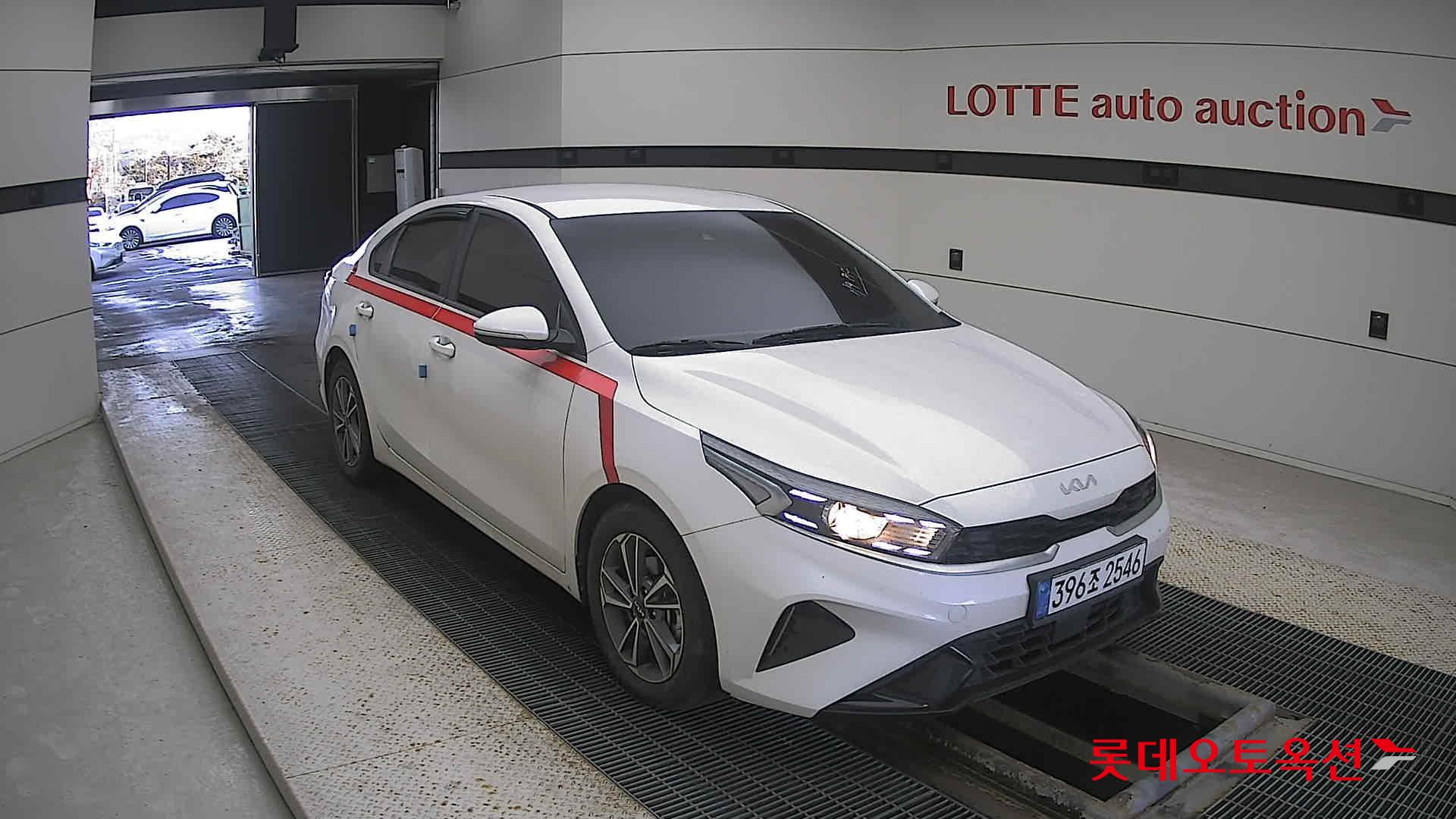 Kia K3 2022 Белый из Кореи, фото 2