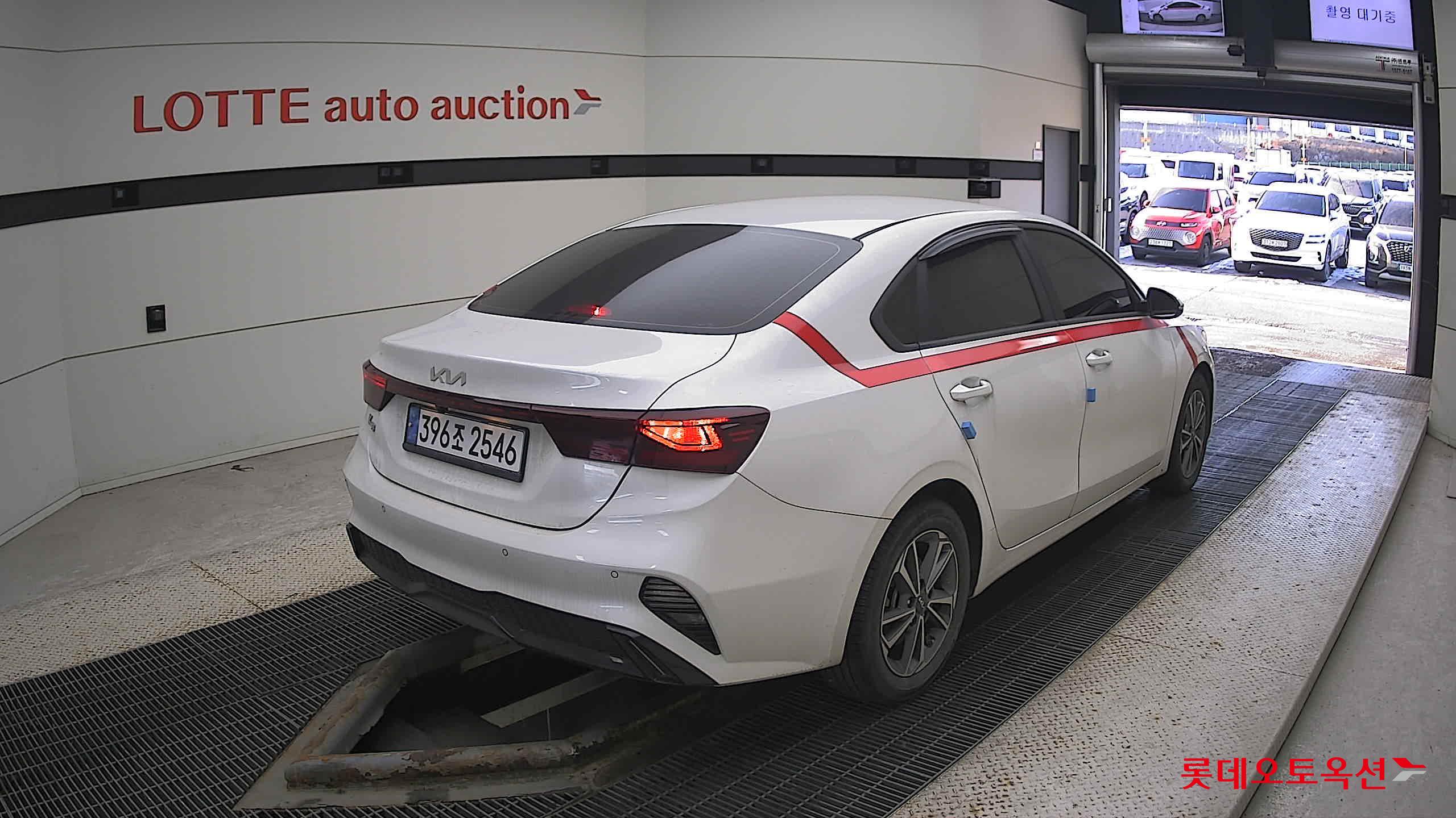 Kia K3 2022 Белый из Кореи, фото 4