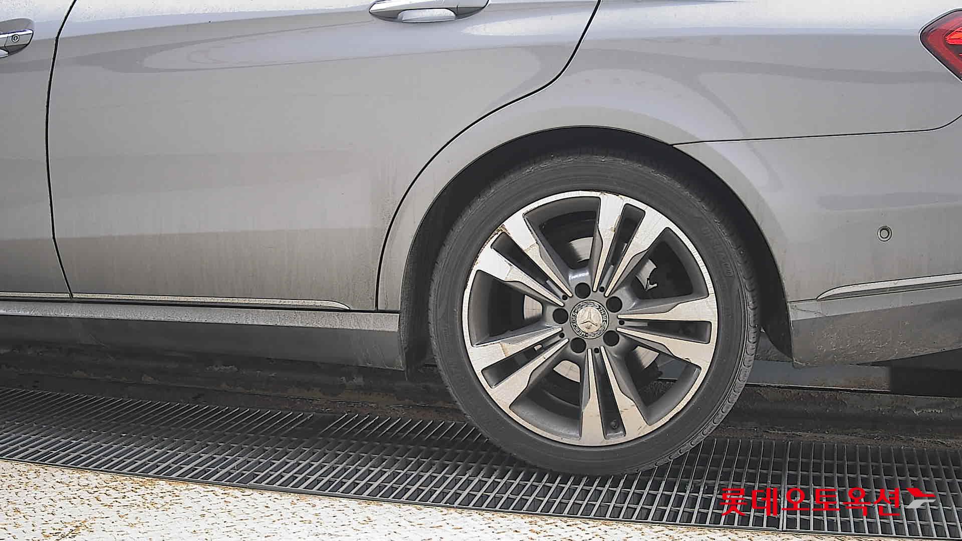 2014 - Mercedes-Benz E300