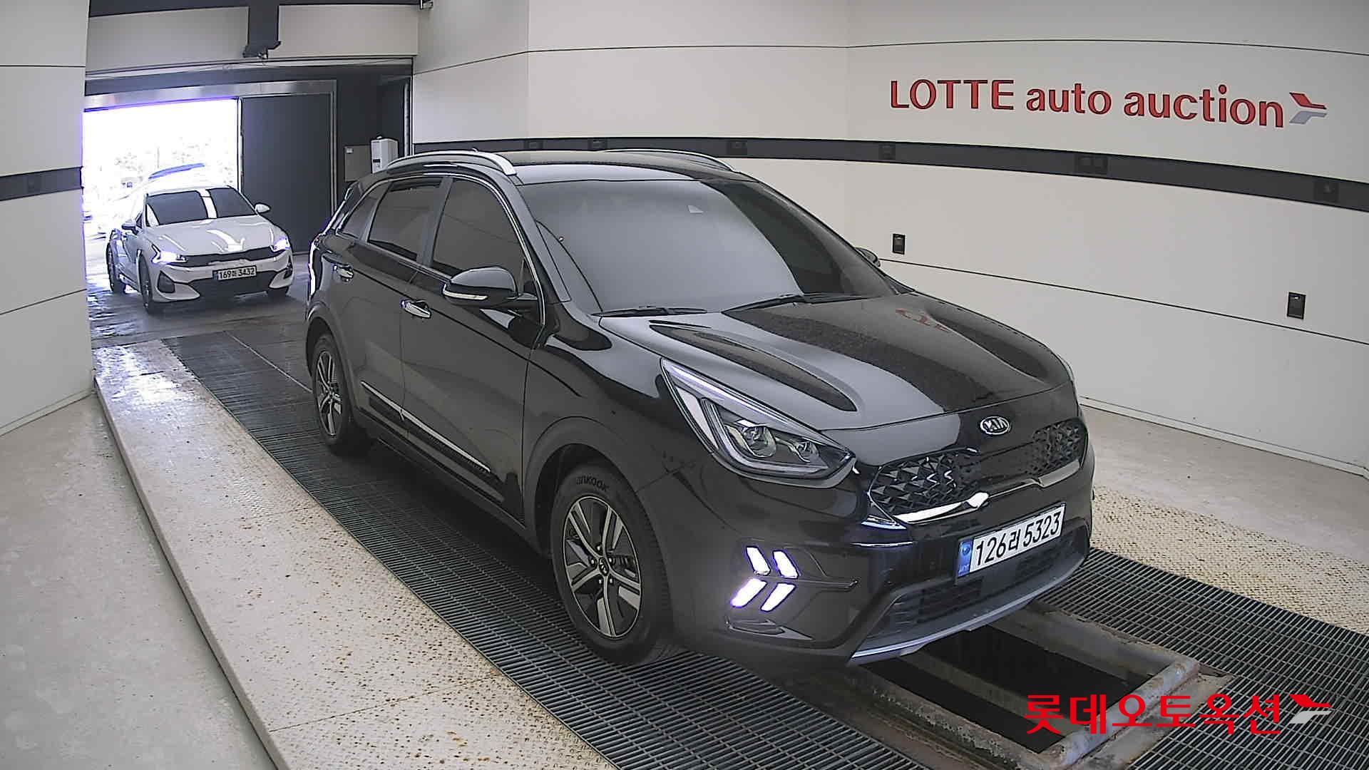 Kia Niro Hybrid 2021 Черный из Кореи, фото 2