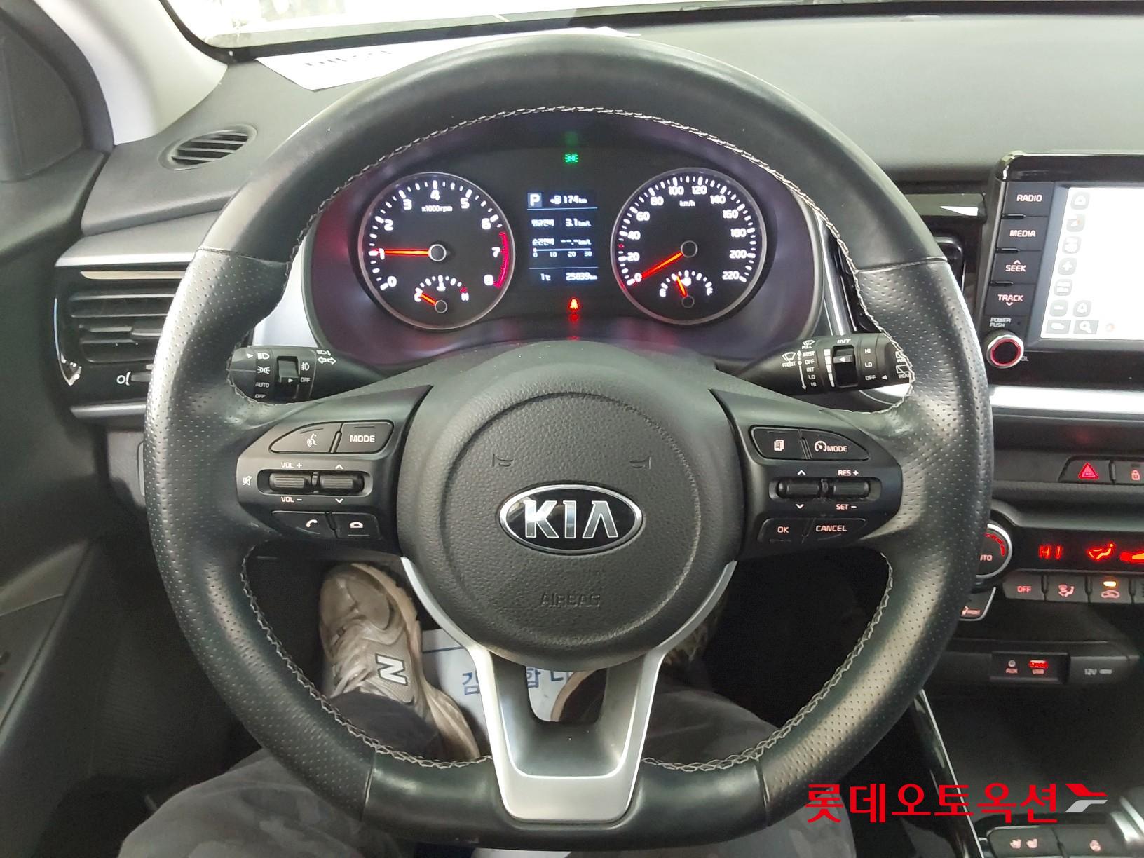 Kia Stonic id 3633636 из Кореи 29