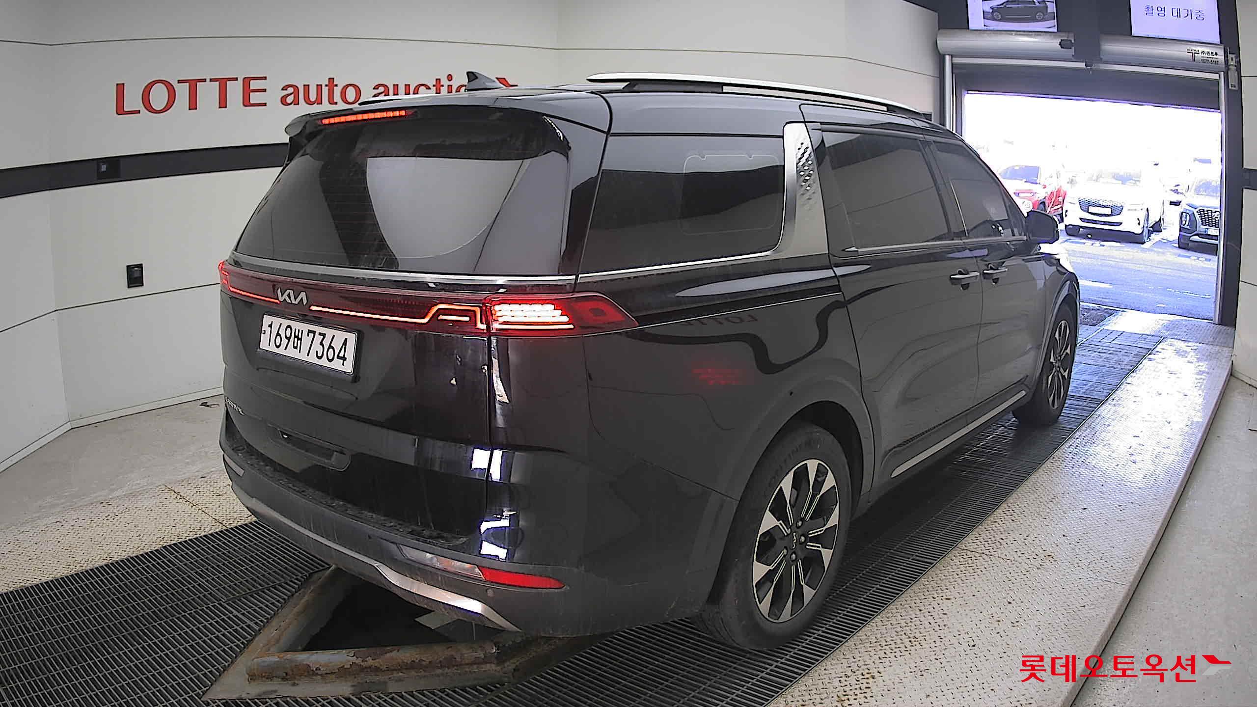 Kia Carnival 2022 Черный из Кореи, фото 4