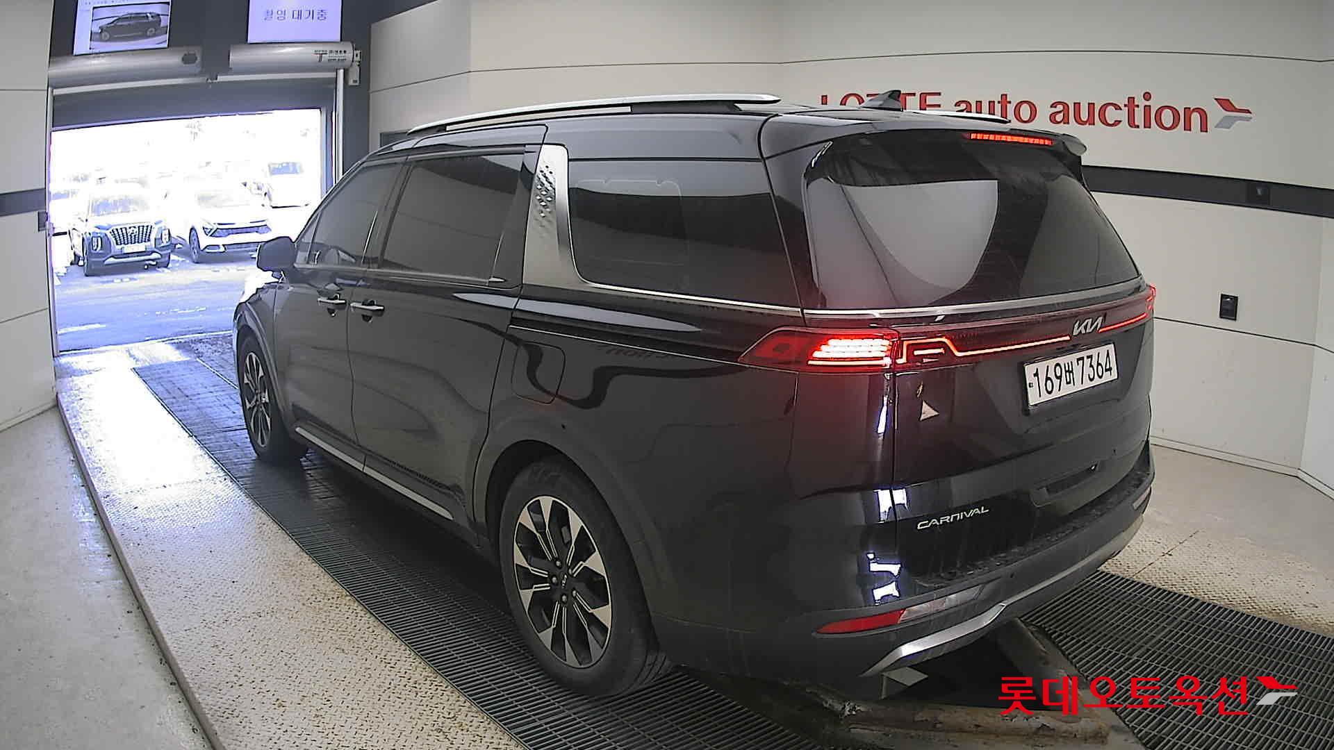 Kia Carnival 2022 Черный из Кореи, фото 6
