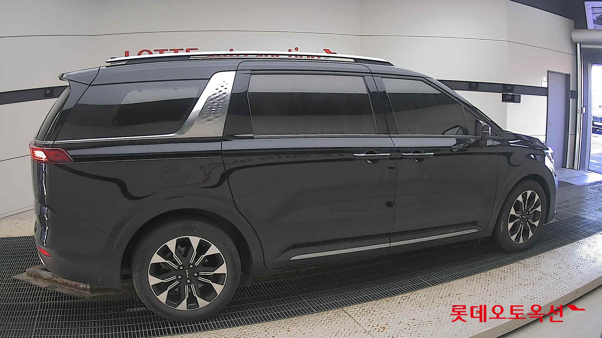 Kia Carnival id 3633657 из Кореи 18