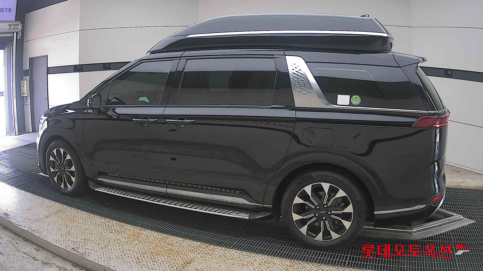 2023 - kia carnival