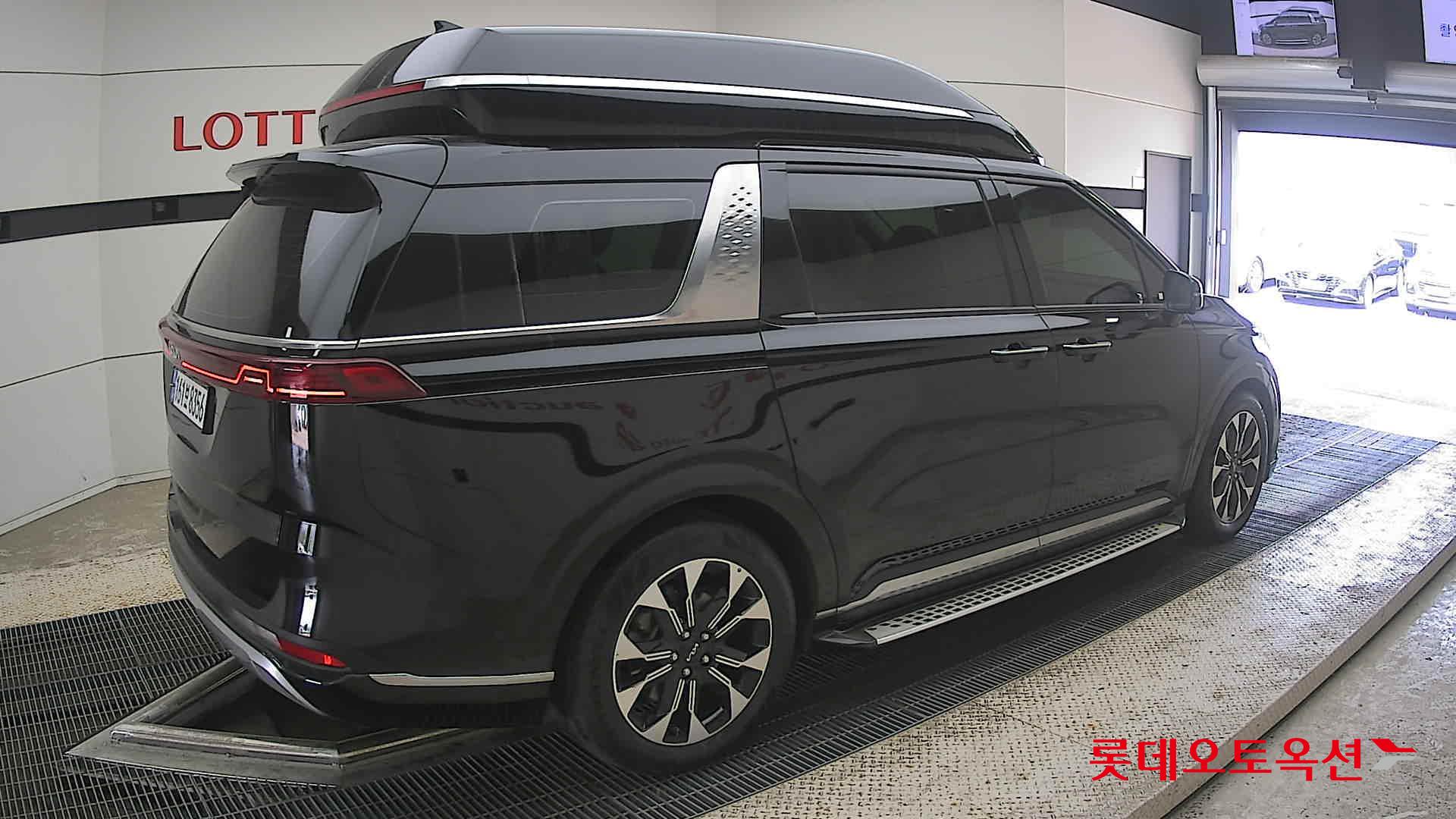 2023 - kia carnival