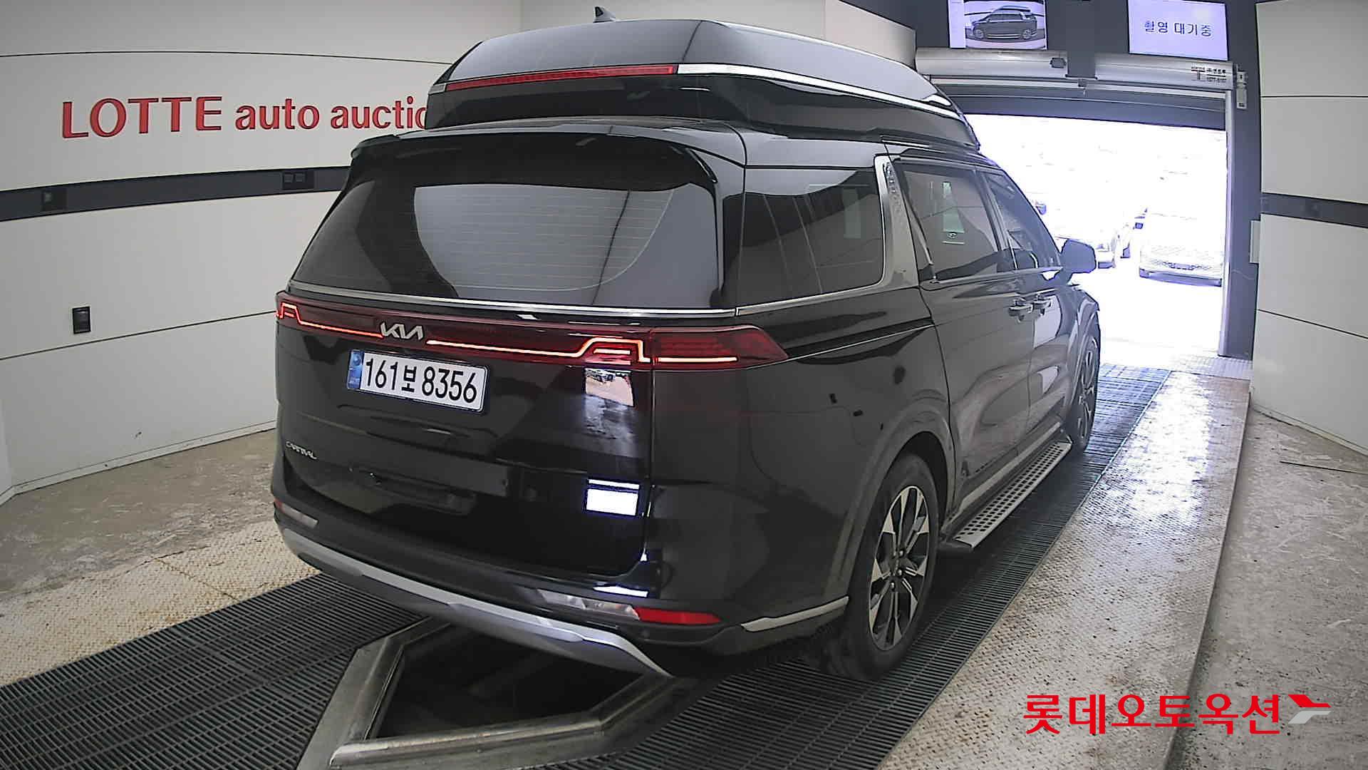 2023 - kia carnival