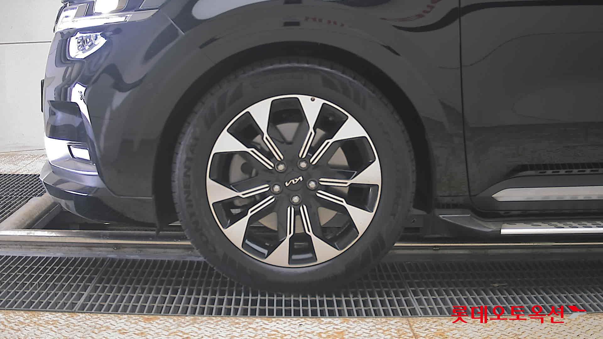 2023 - kia carnival