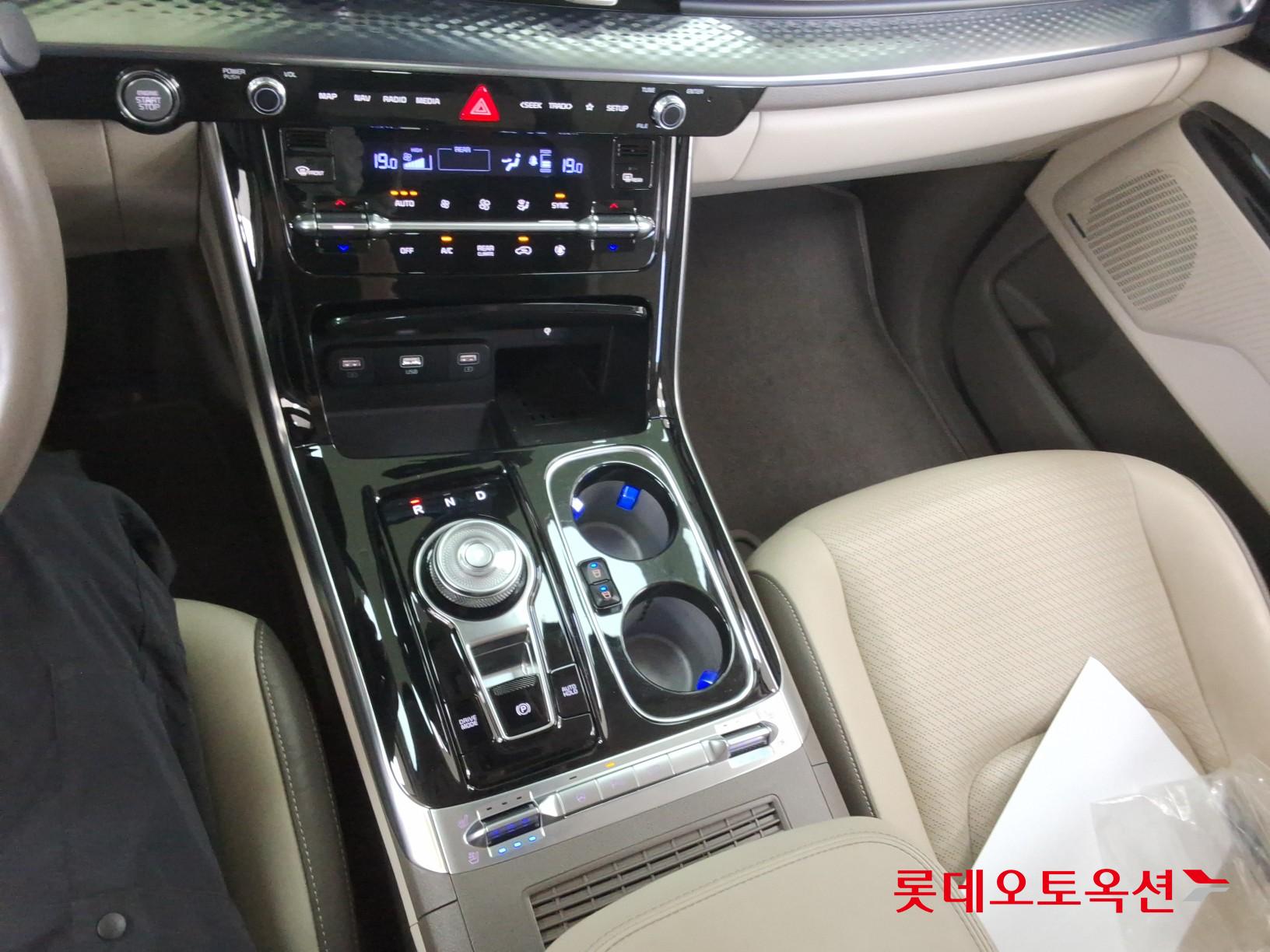 2023 - kia carnival