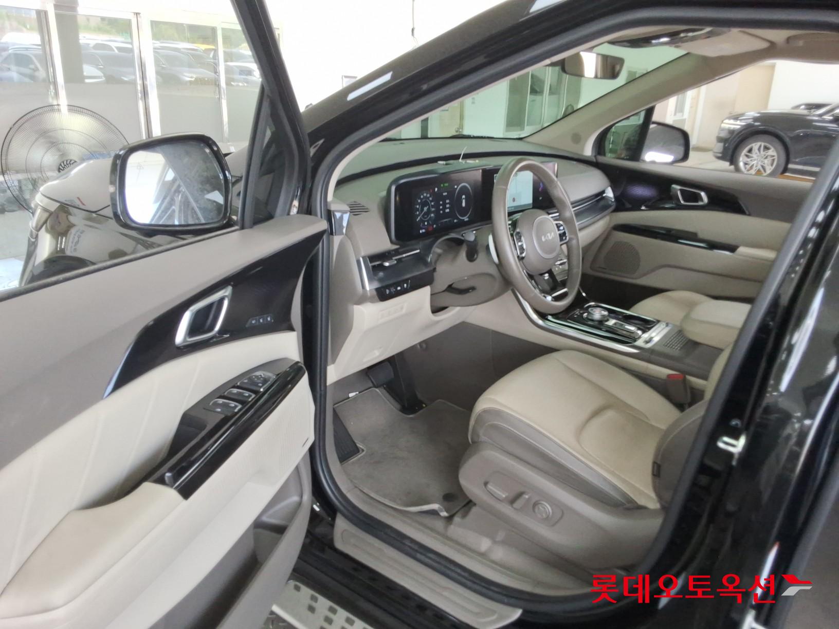 2023 - kia carnival