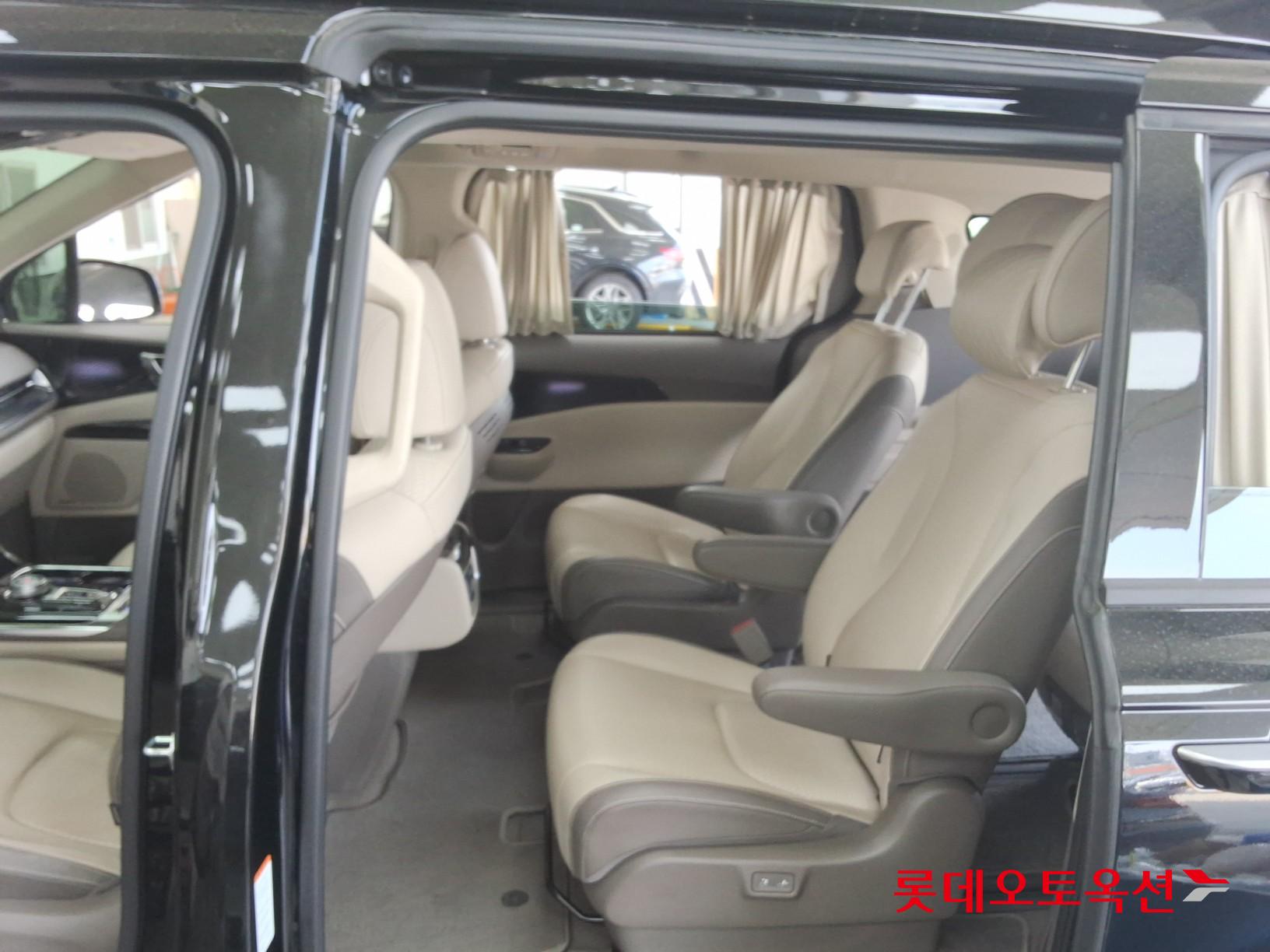 2023 - kia carnival