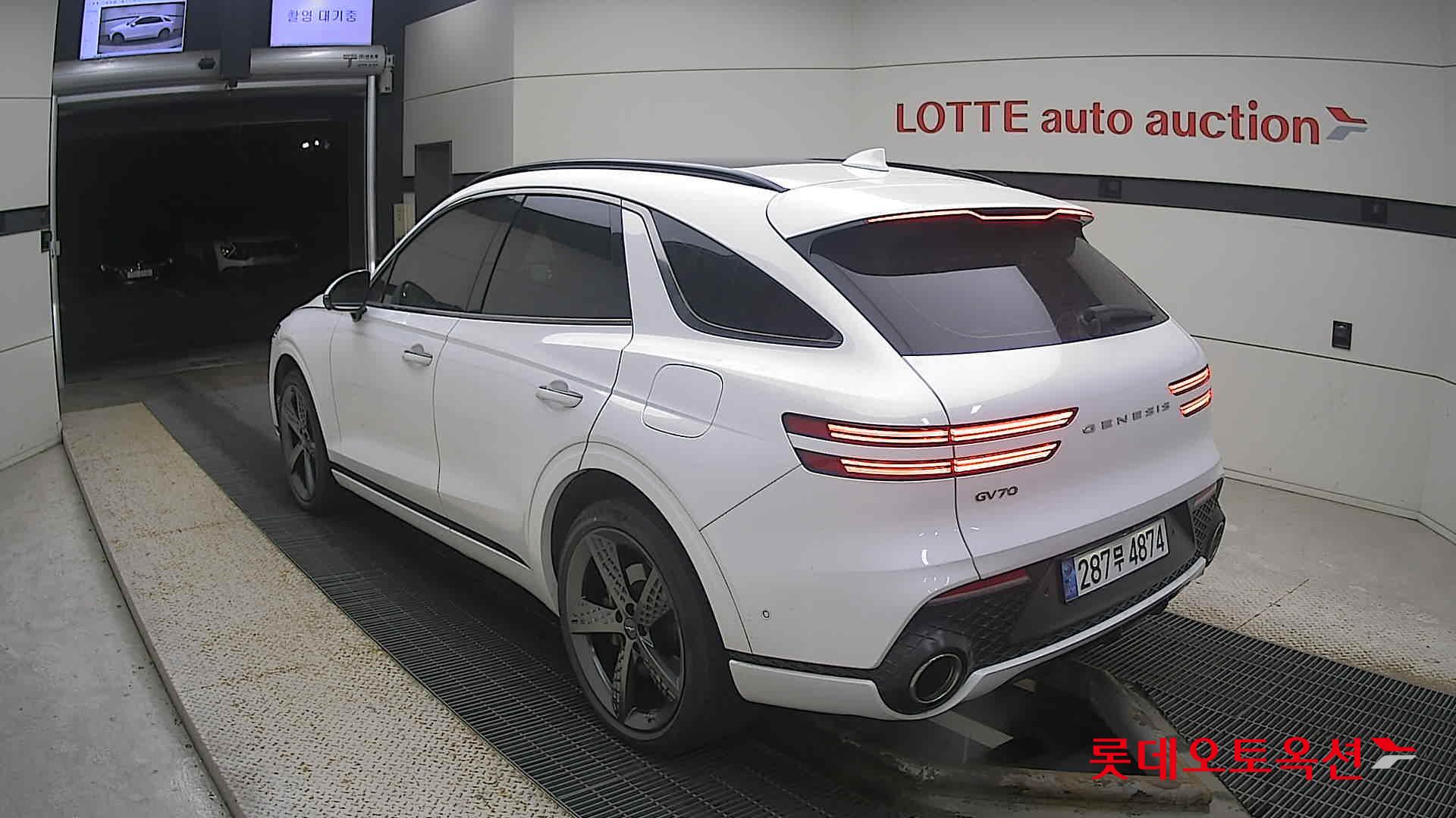 2022 - genesis gv70