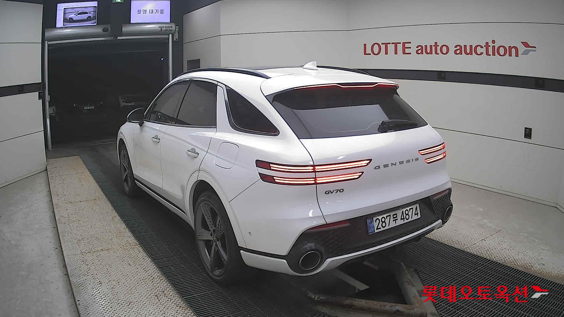2022 - genesis gv70
