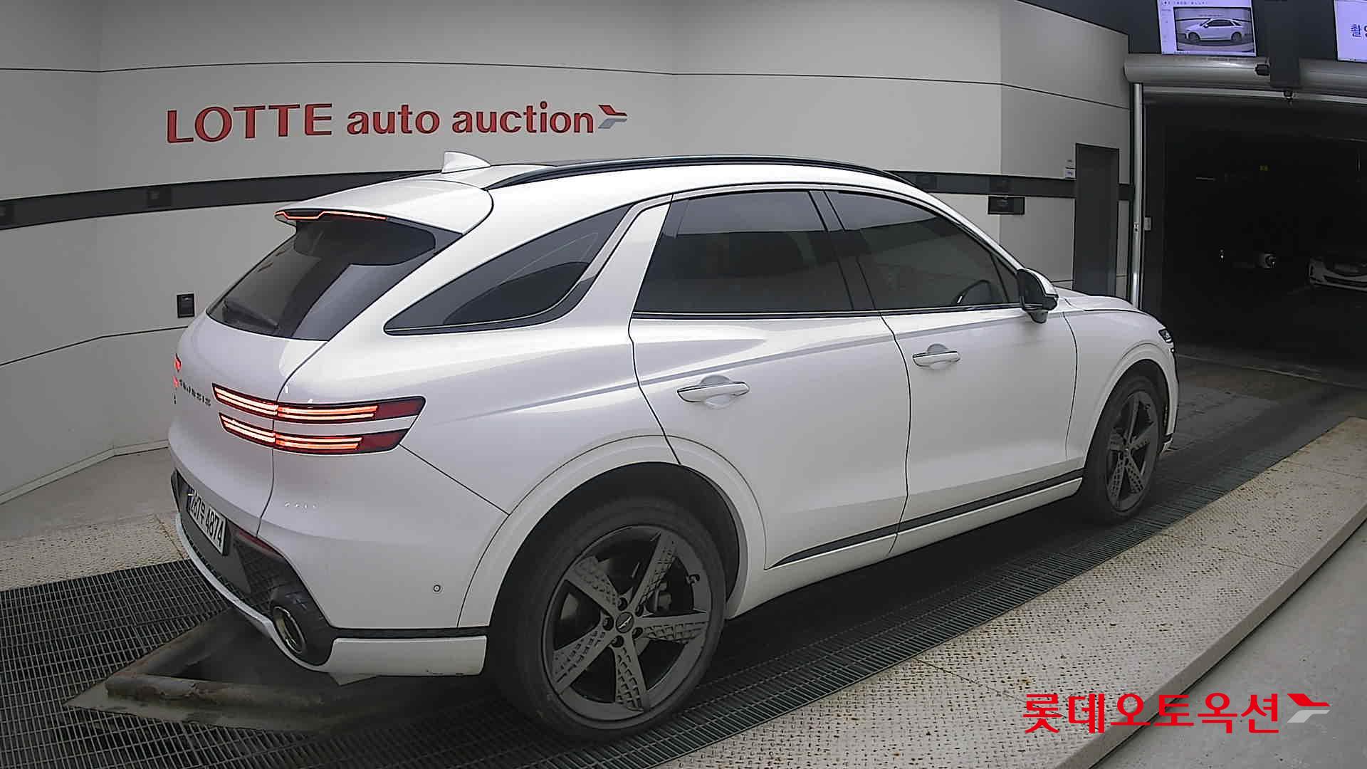 2022 - genesis gv70