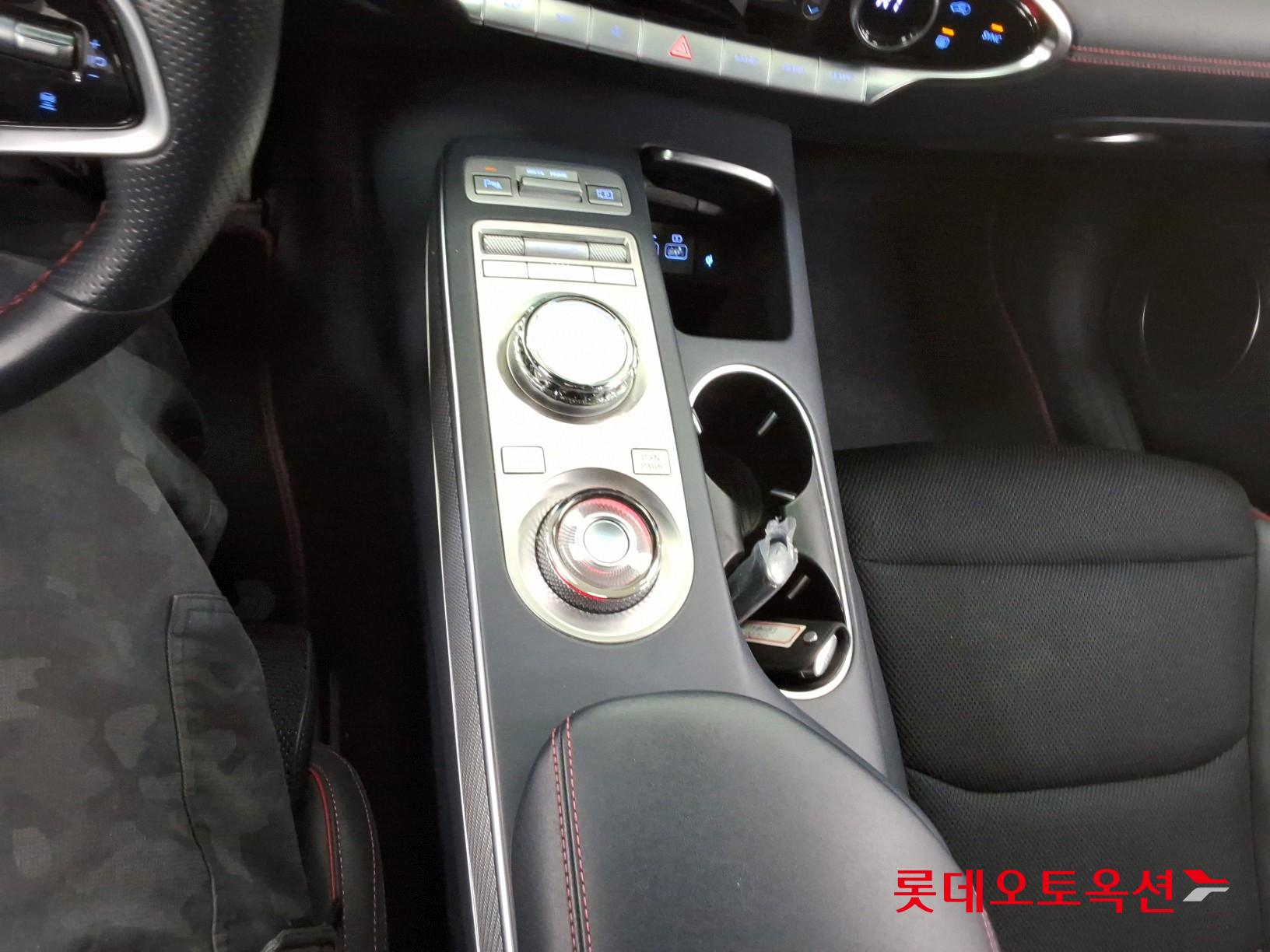 2022 - genesis gv70