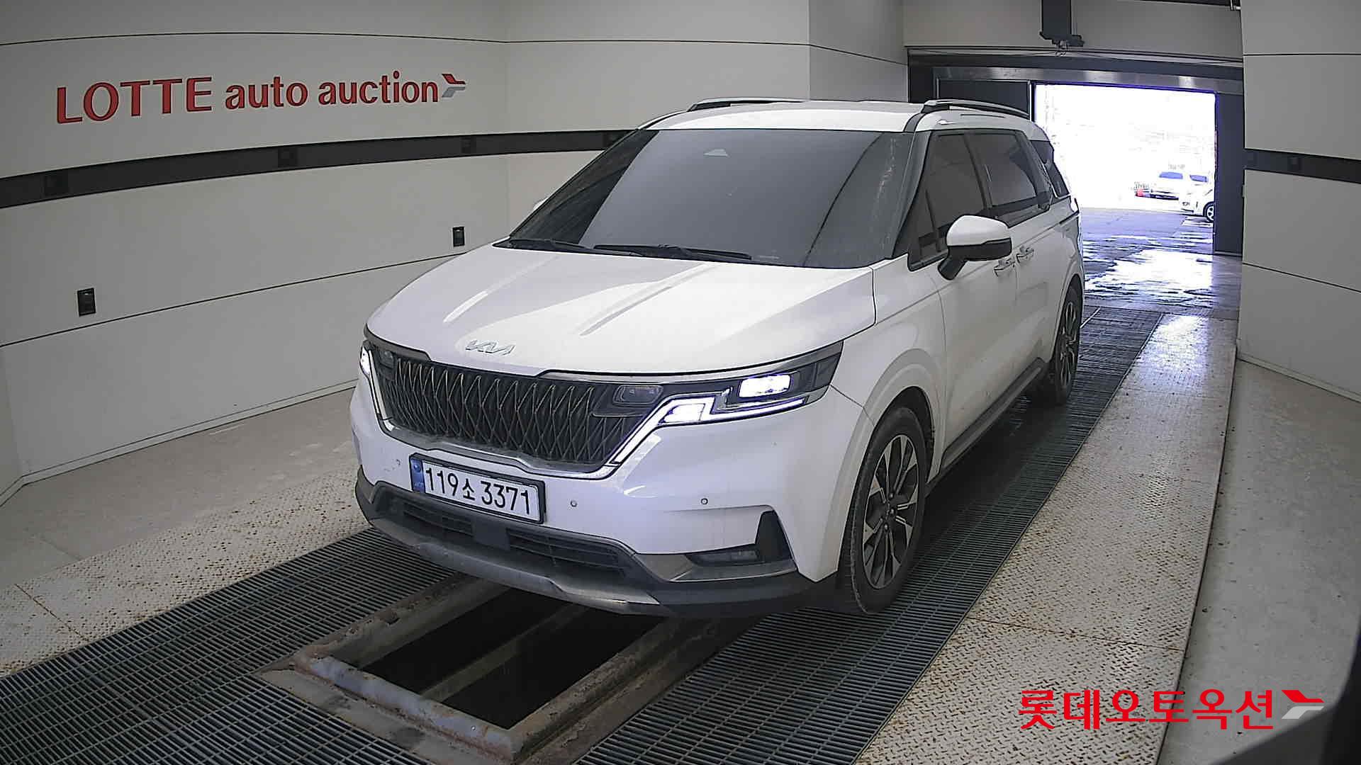 Kia Carnival 2023 Белый из Кореи