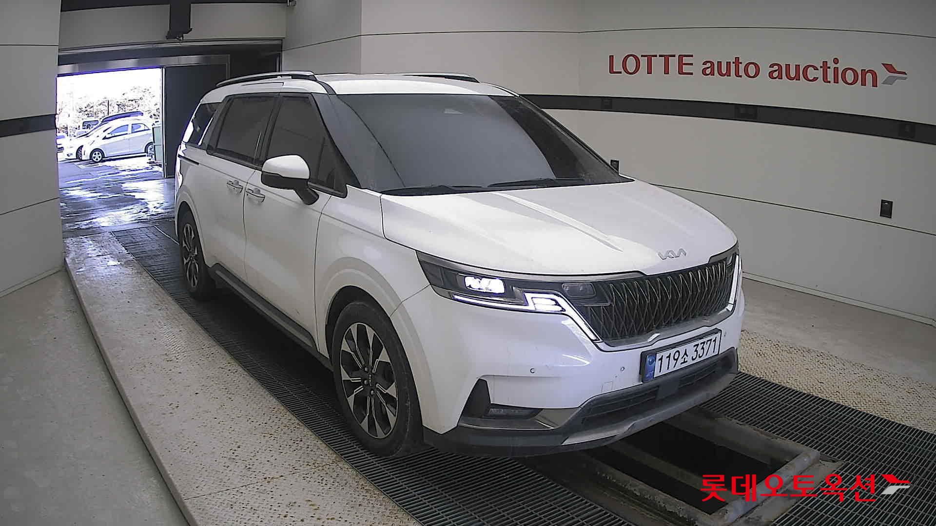 Kia Carnival 2023 Белый из Кореи, фото 2