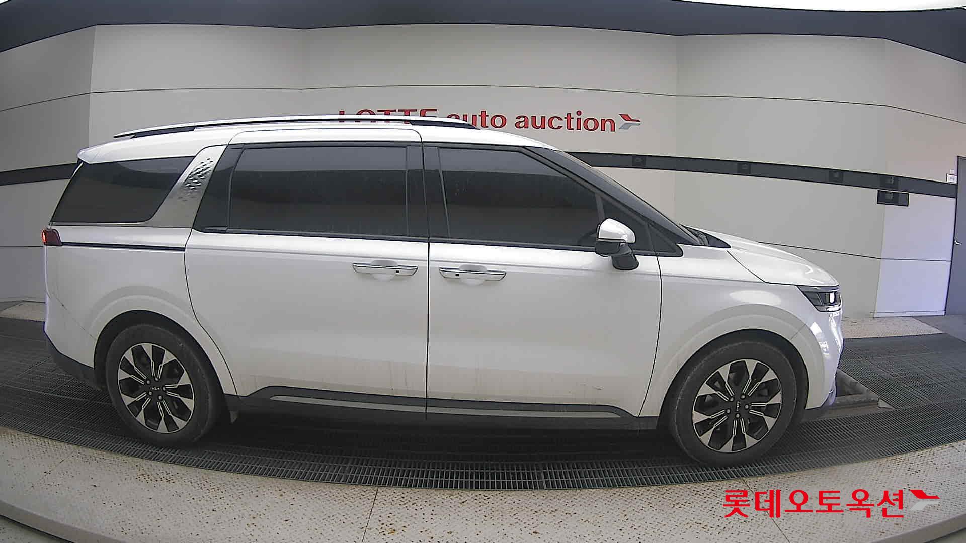 Kia Carnival 2023 Белый из Кореи, фото 3