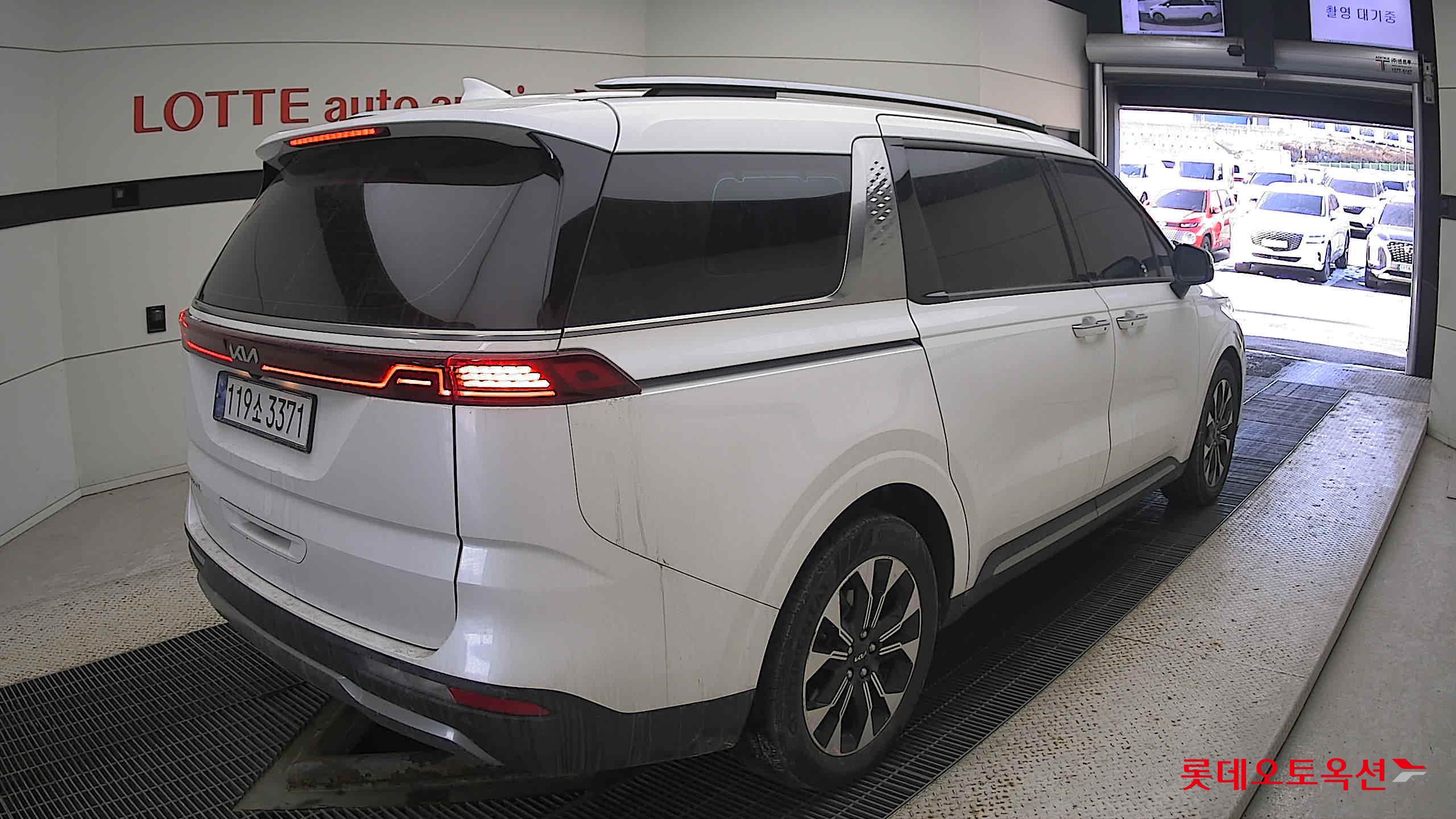 Kia Carnival 2023 Белый из Кореи, фото 4