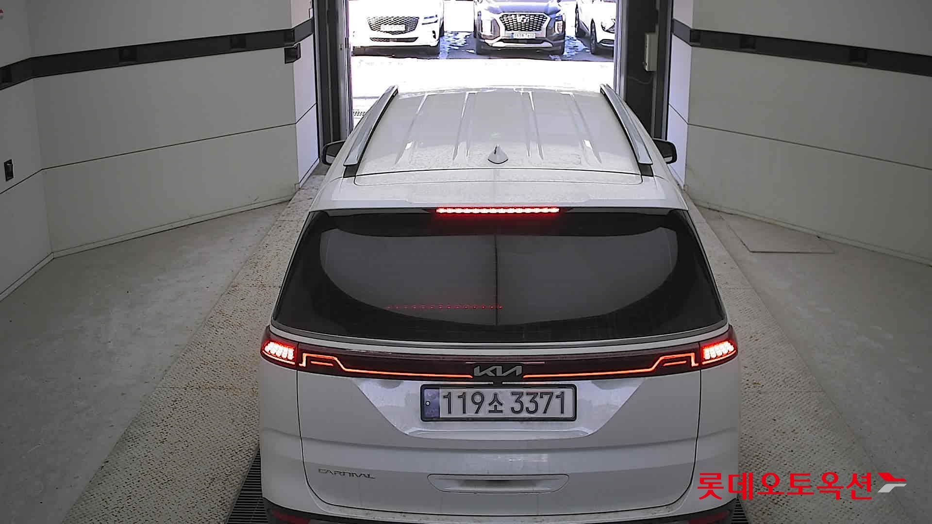 Kia Carnival 2023 Белый из Кореи, фото 5