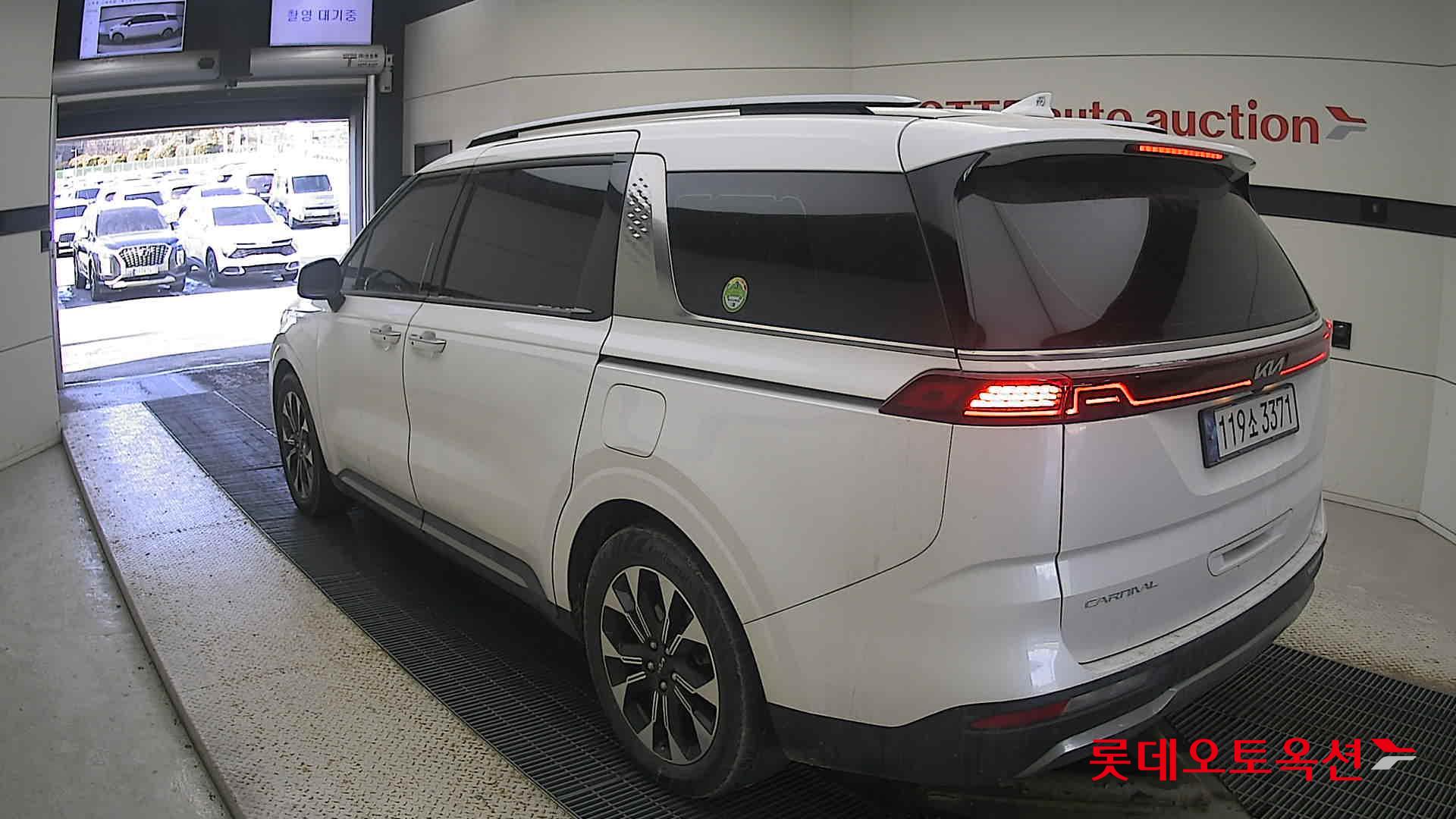 Kia Carnival 2023 Белый из Кореи, фото 6