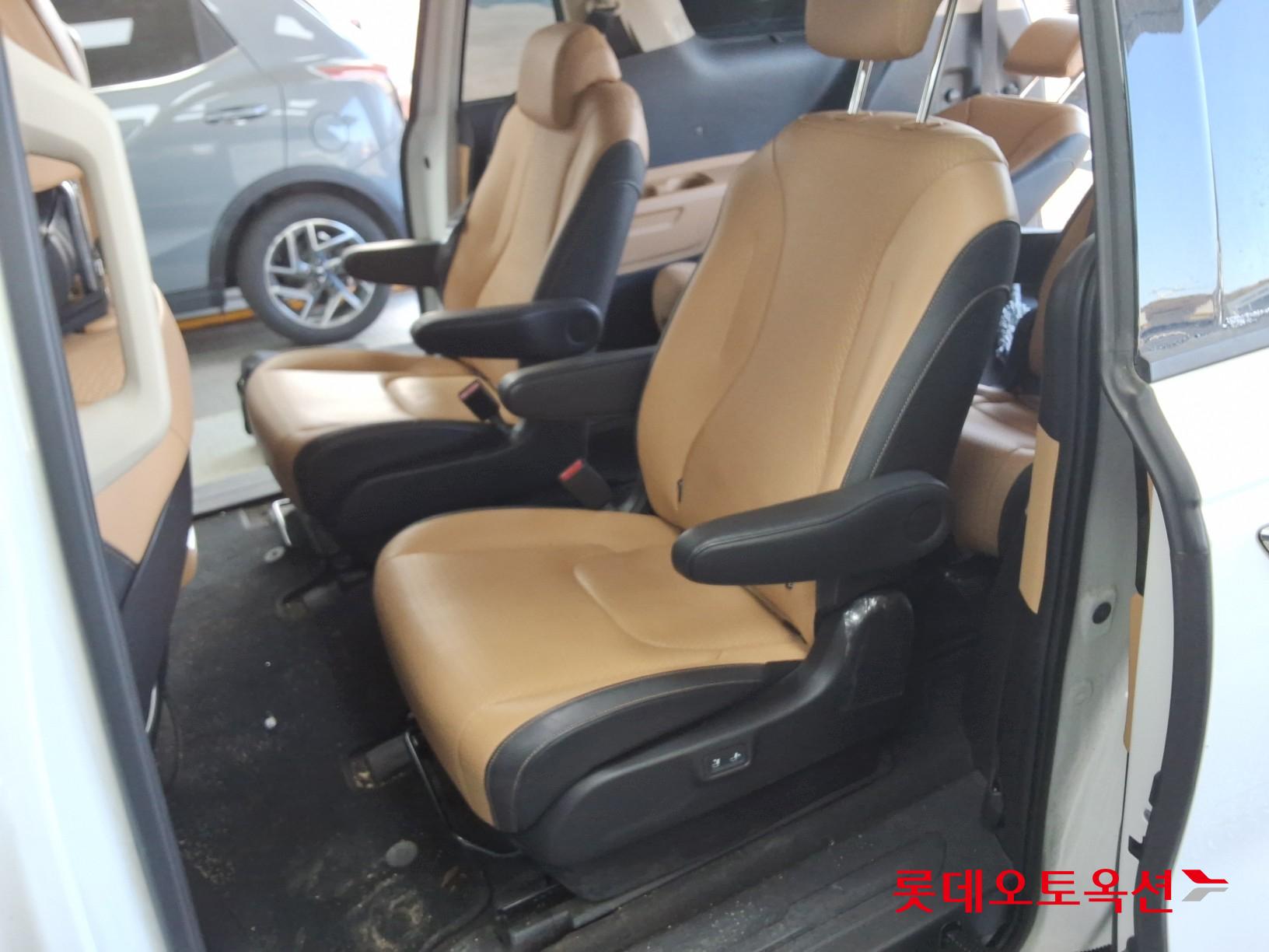 Kia Carnival id 3628820 из Кореи 36