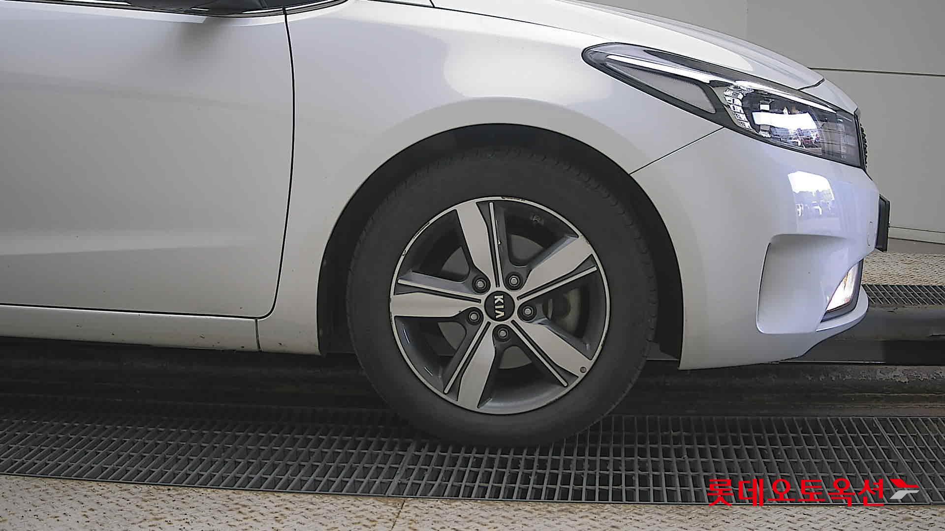 Kia K3 id 3633625 из Кореи 23