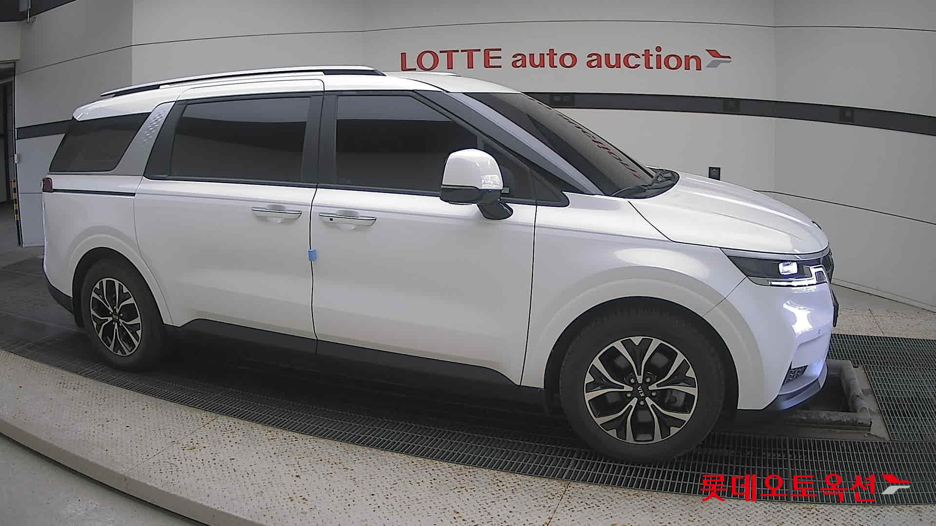 Kia Carnival id 3633665 из Кореи 17