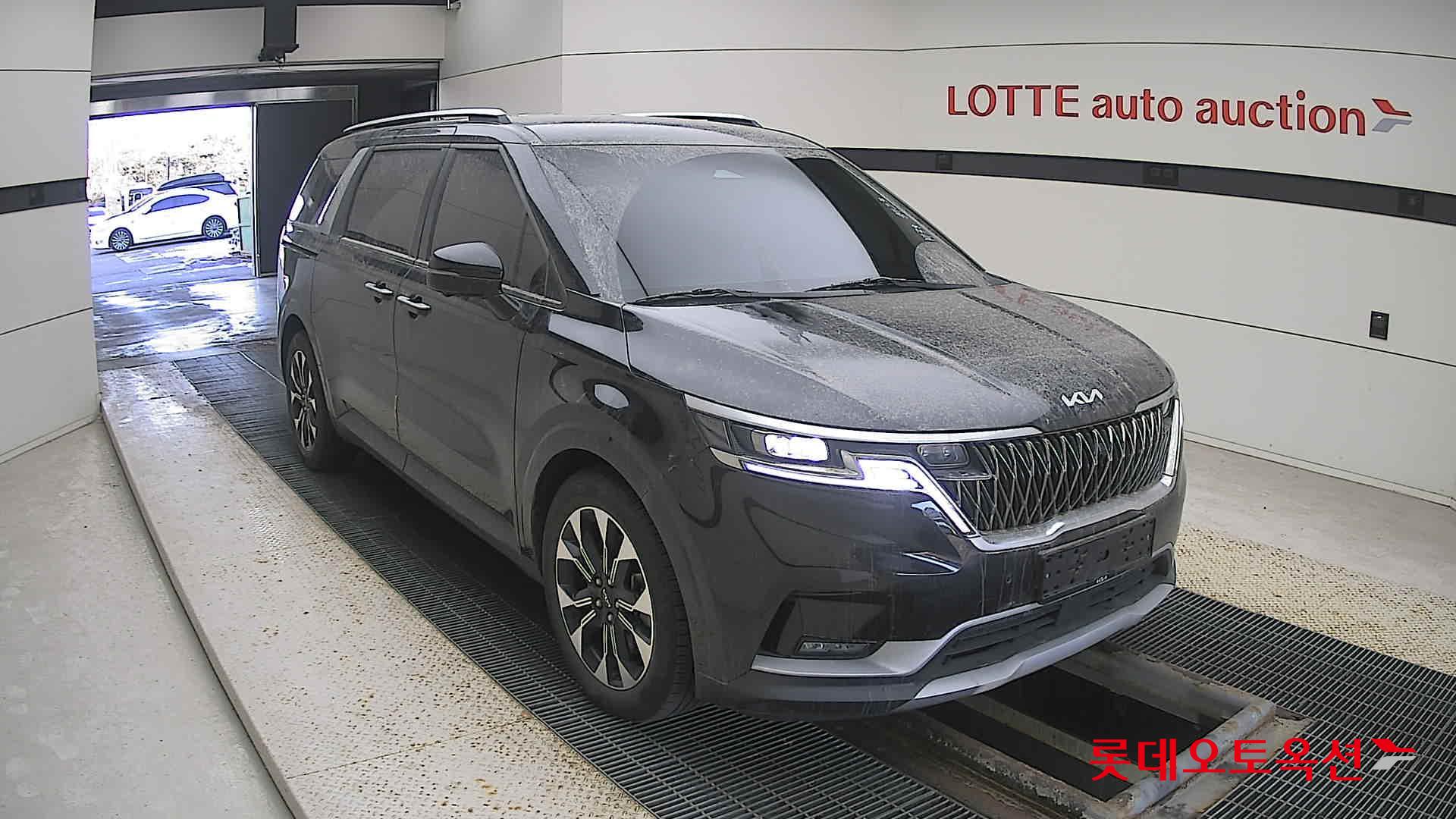 Kia Carnival 2022 Черный из Кореи, фото 2